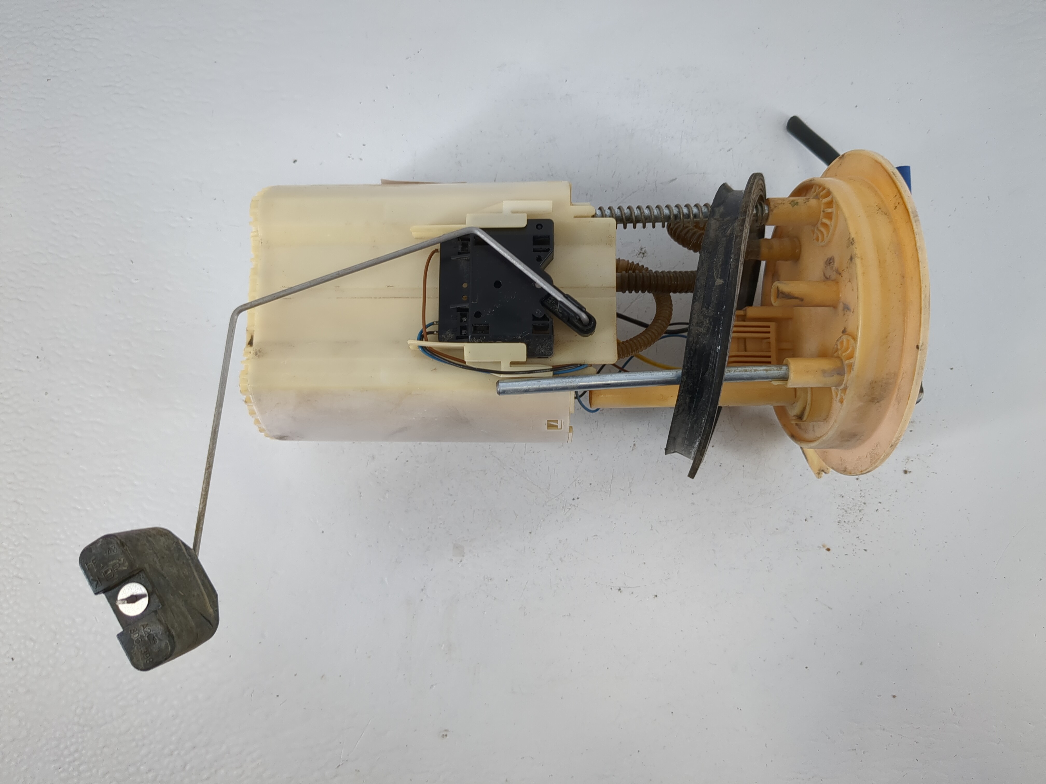 2012-2015 Volkswagen Passat Electrical Gas Fuel Pump Assembly 1159365 - Oemusedautoparts1.com