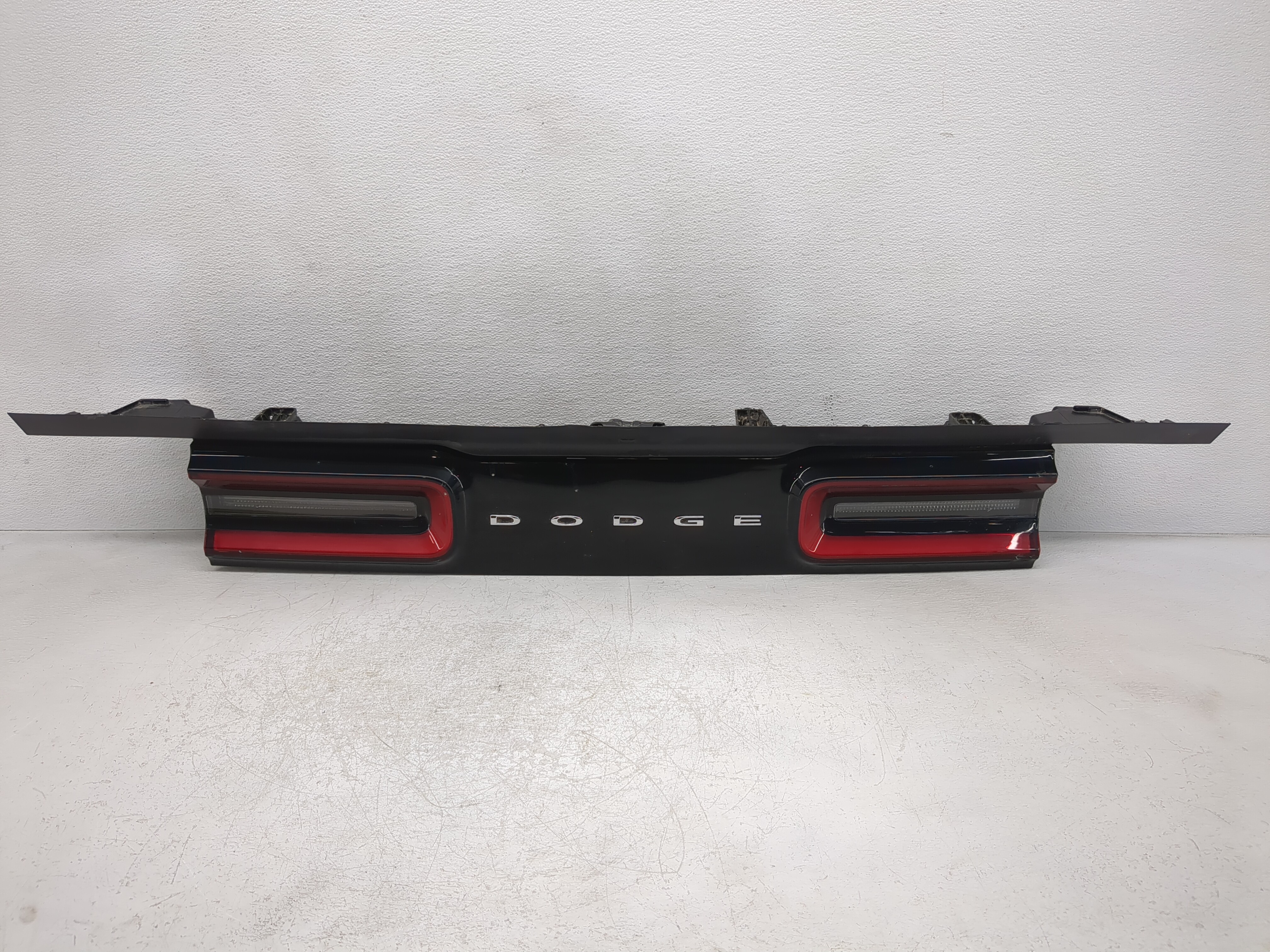 Picture of 2020-2022 Dodge Challenger Driver Left Side Tail Light Taillight Oem 1159627