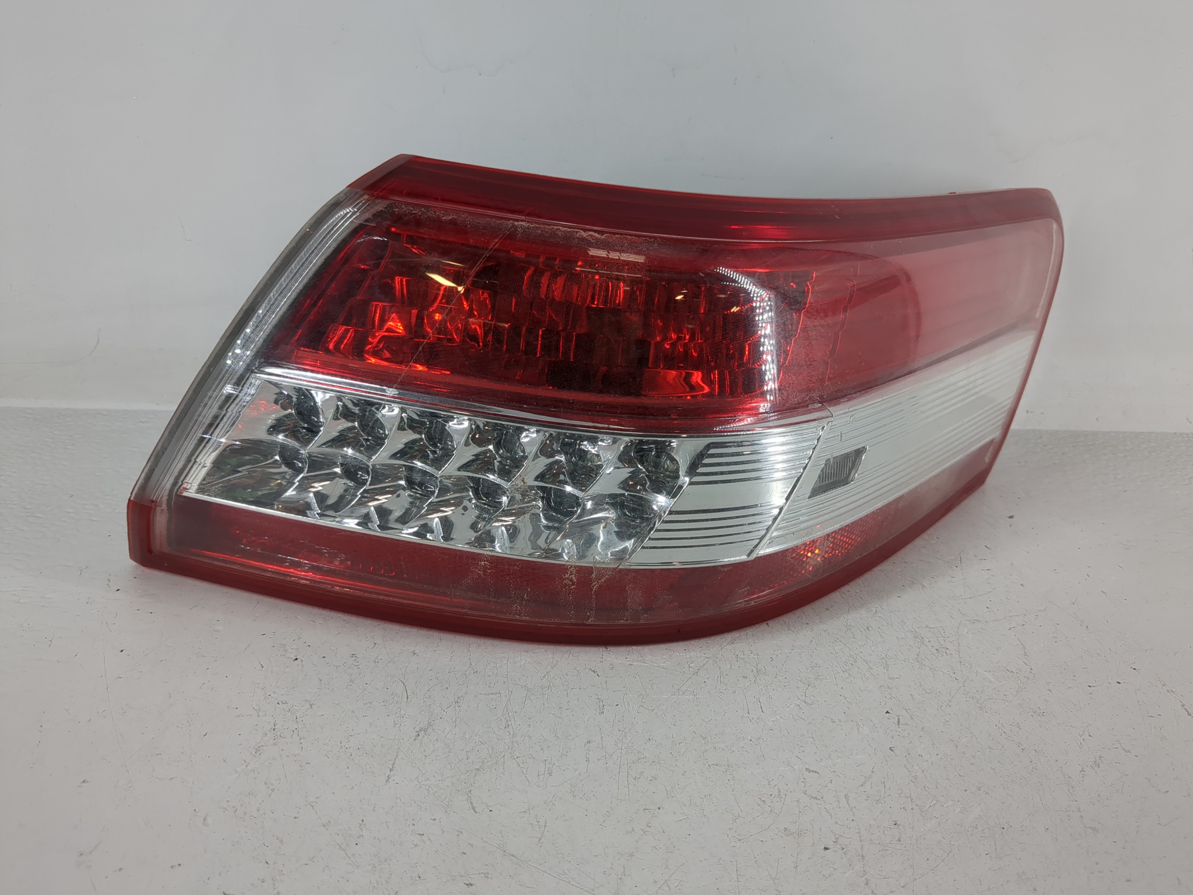 Picture of 2010-2011 Toyota Camry Driver Left Side Tail Light Taillight Oem 1159703