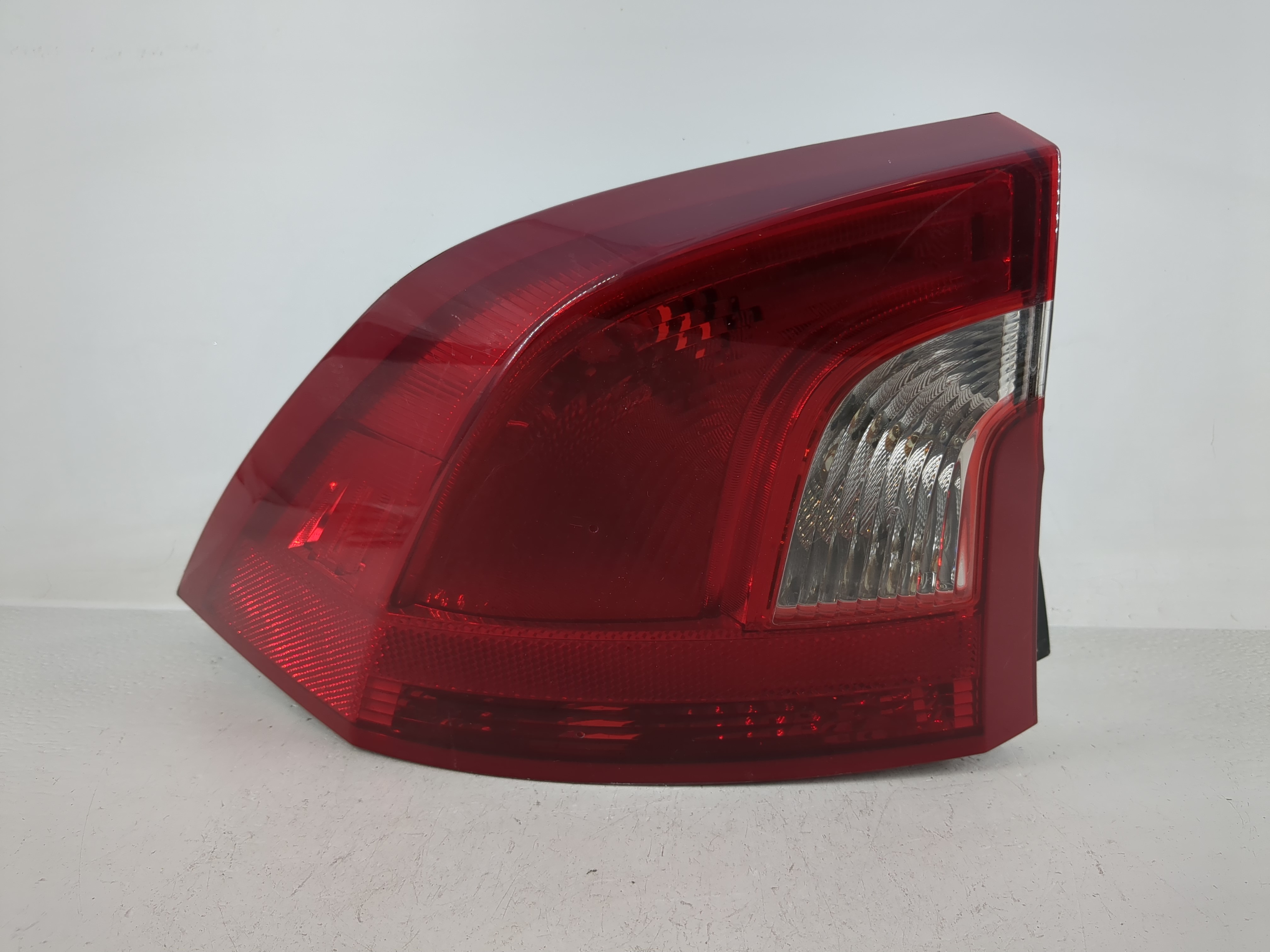 2013-2013 Volvo V60 Driver Left Side Tail Light Taillight Oem 1159731 - Oemusedautoparts1.com