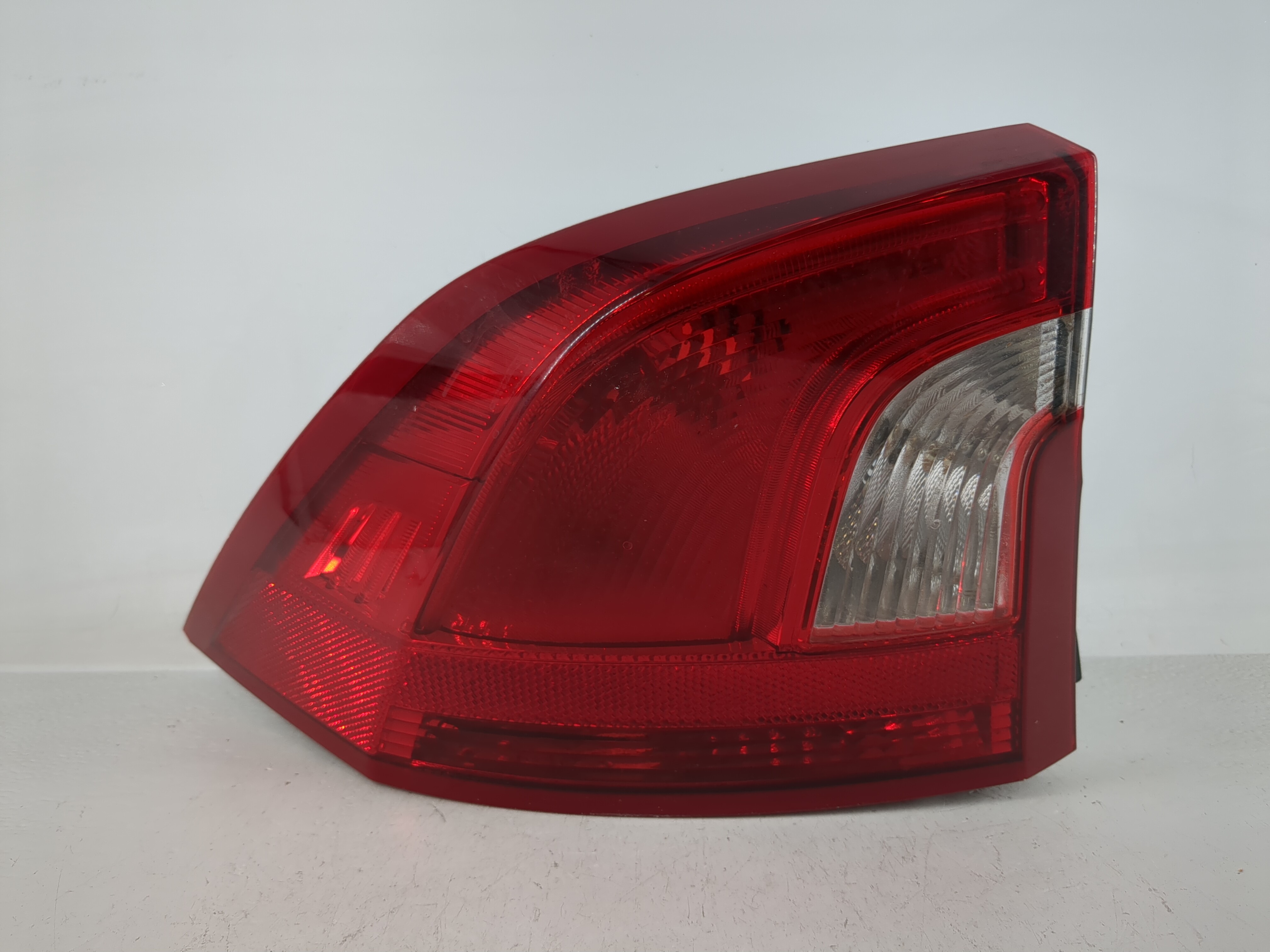 2013-2013 Volvo V60 Driver Left Side Tail Light Taillight Oem 1159734 - Oemusedautoparts1.com