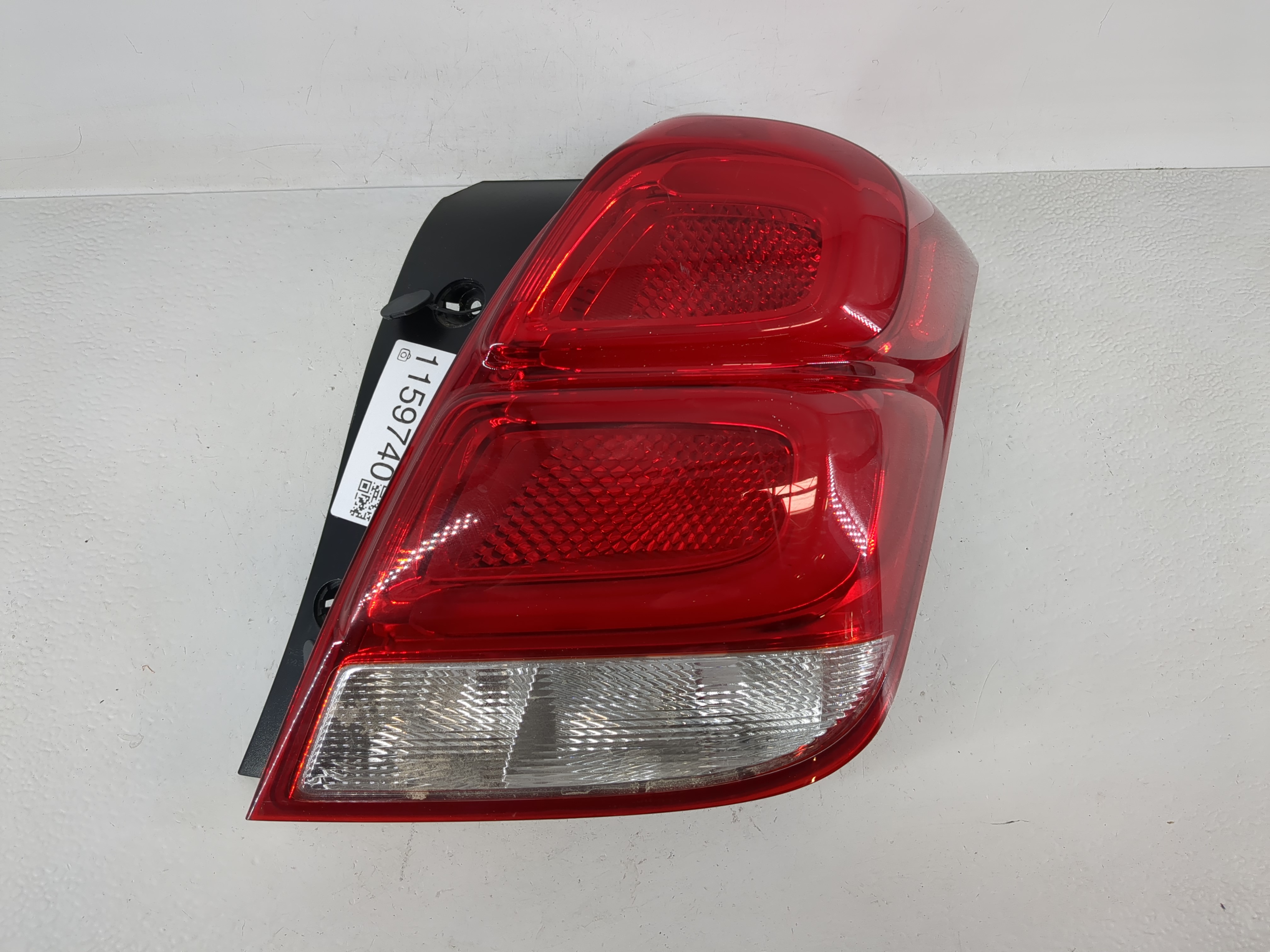 Picture of 2017-2021 Chevrolet Trax Passenger Right Side Tail Light Taillight Oem 1159740