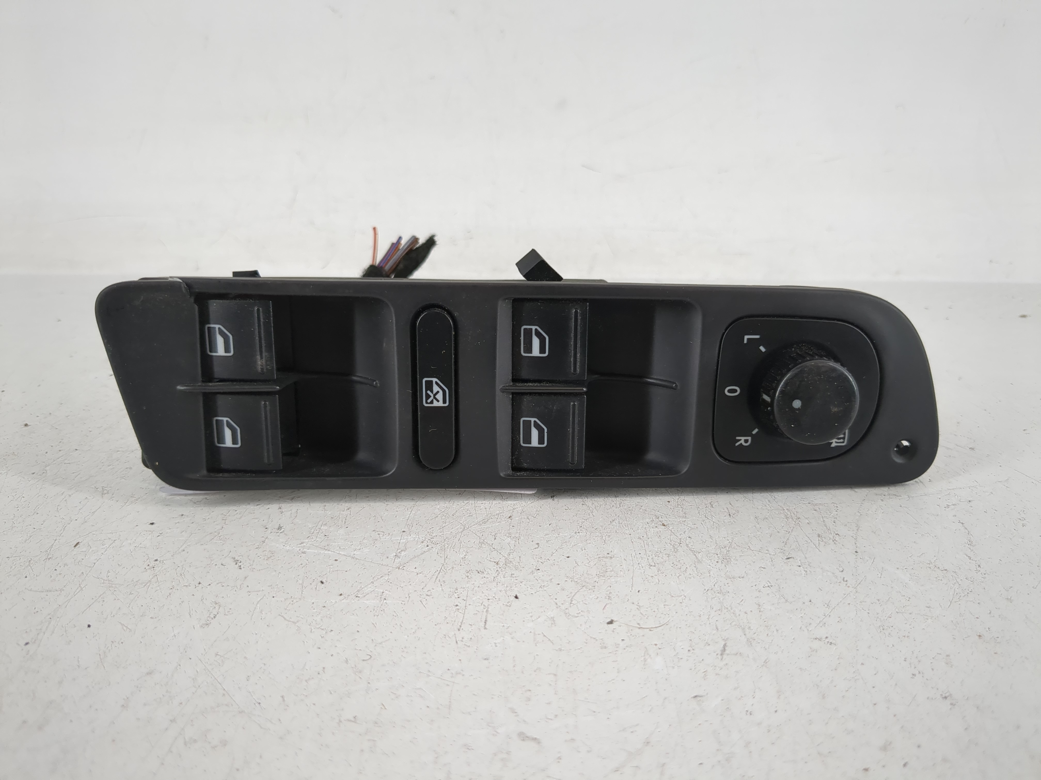 2009-2018 Volkswagen Tiguan Driver Left Door Master Power Window Switch 1159869 - Oemusedautoparts1.com