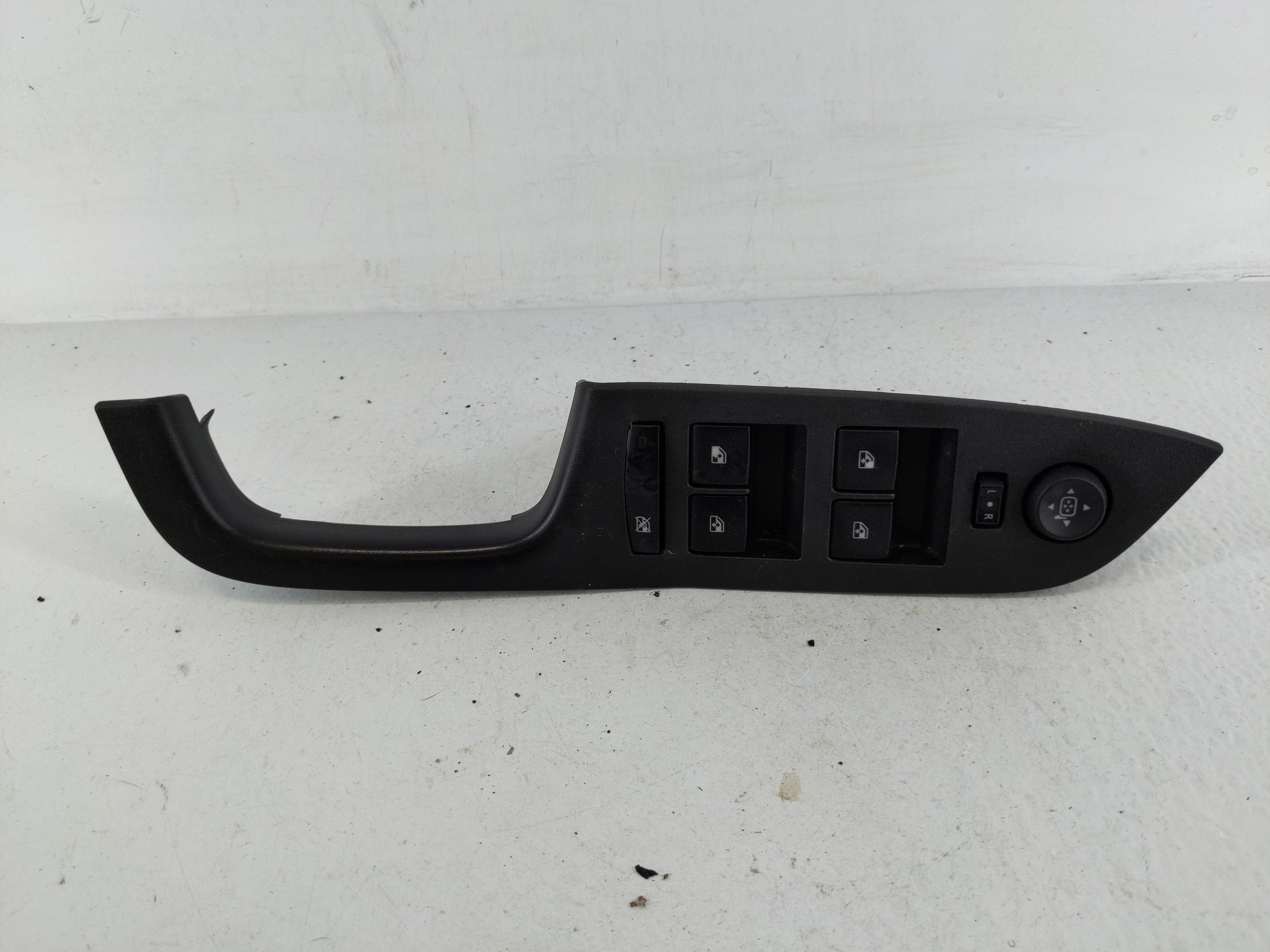 2010-2017 Chevrolet Equinox Driver Left Door Master Power Window Switch 1159876 - Oemusedautoparts1.com