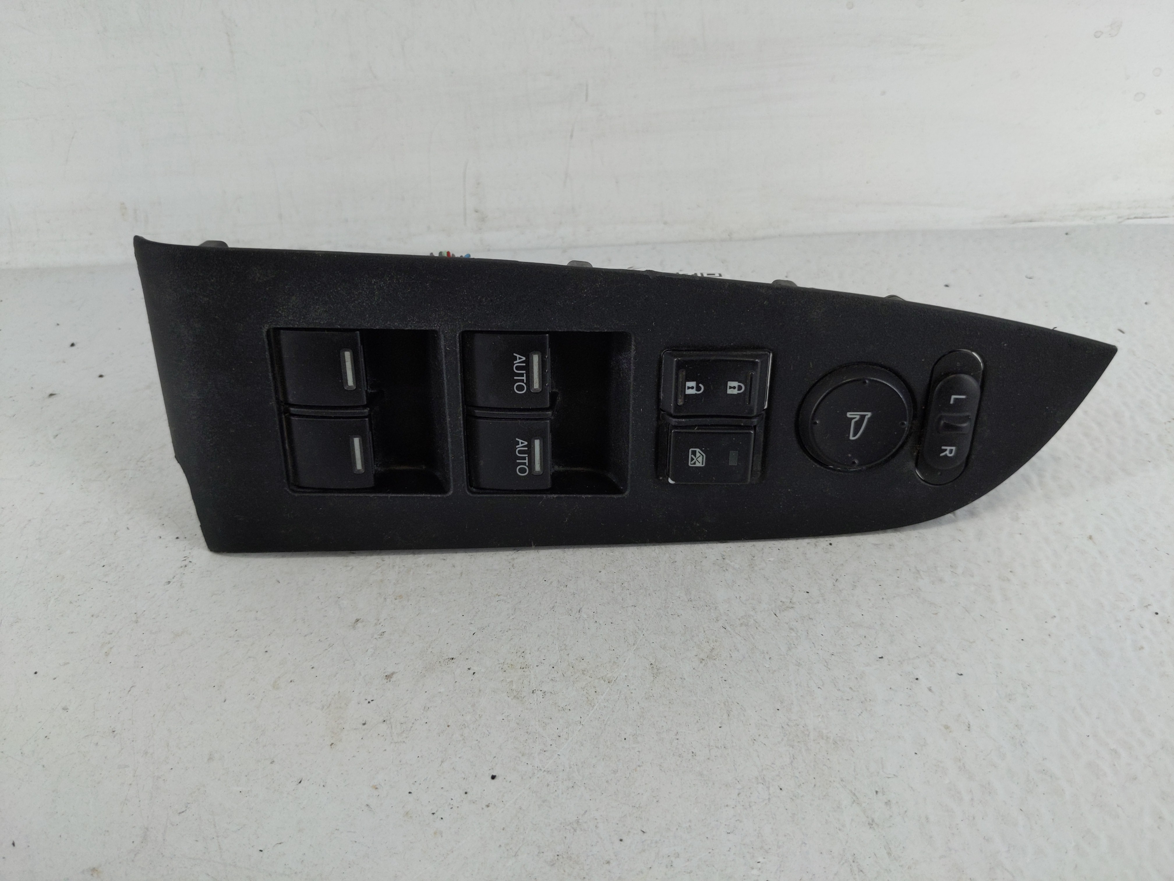 2014-2017 Honda Odyssey Driver Left Door Master Power Window Switch 1159879 - Oemusedautoparts1.com