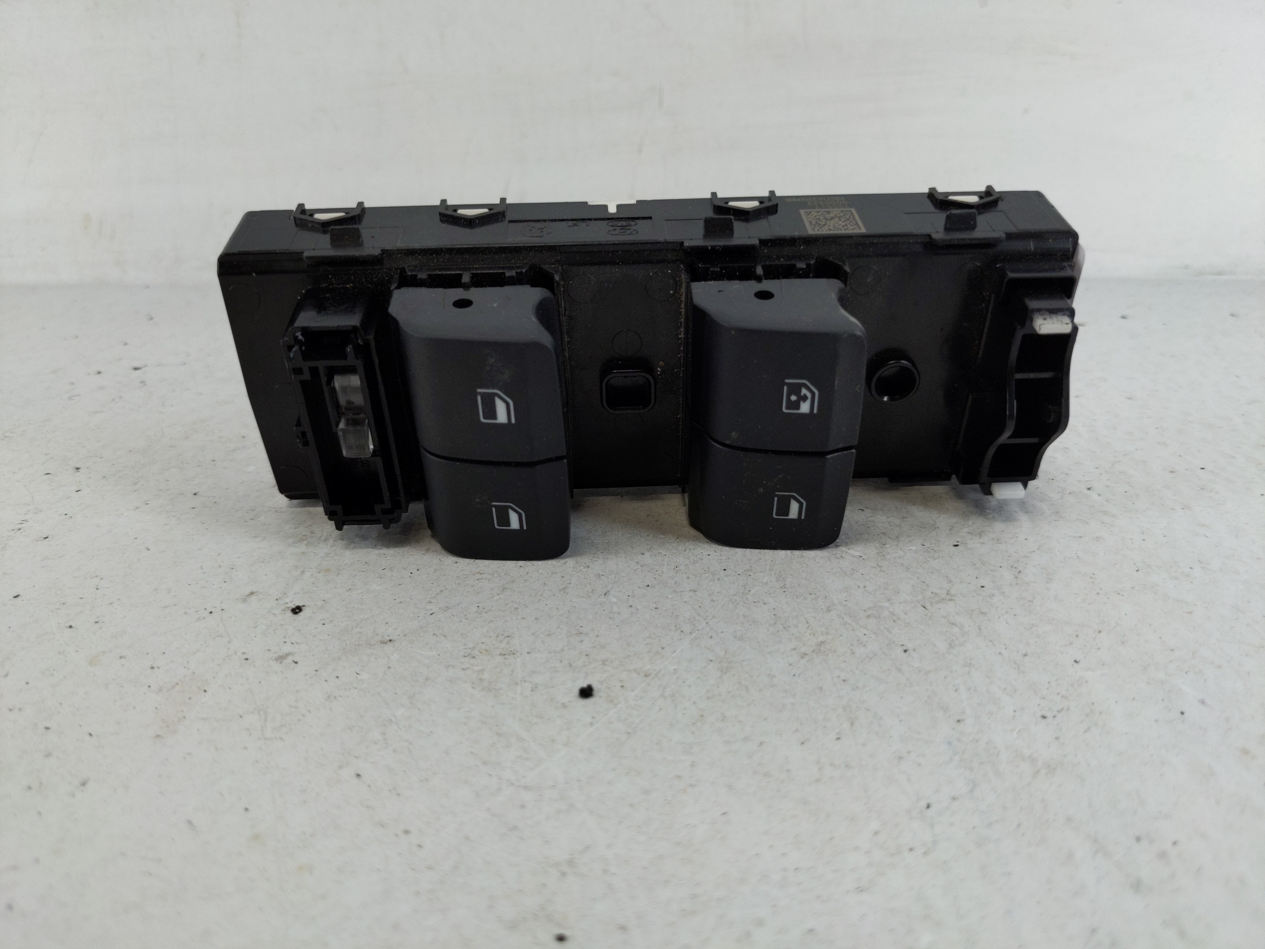 2020-2020 Hyundai Venue Driver Left Door Master Power Window Switch 1159892 - Oemusedautoparts1.com