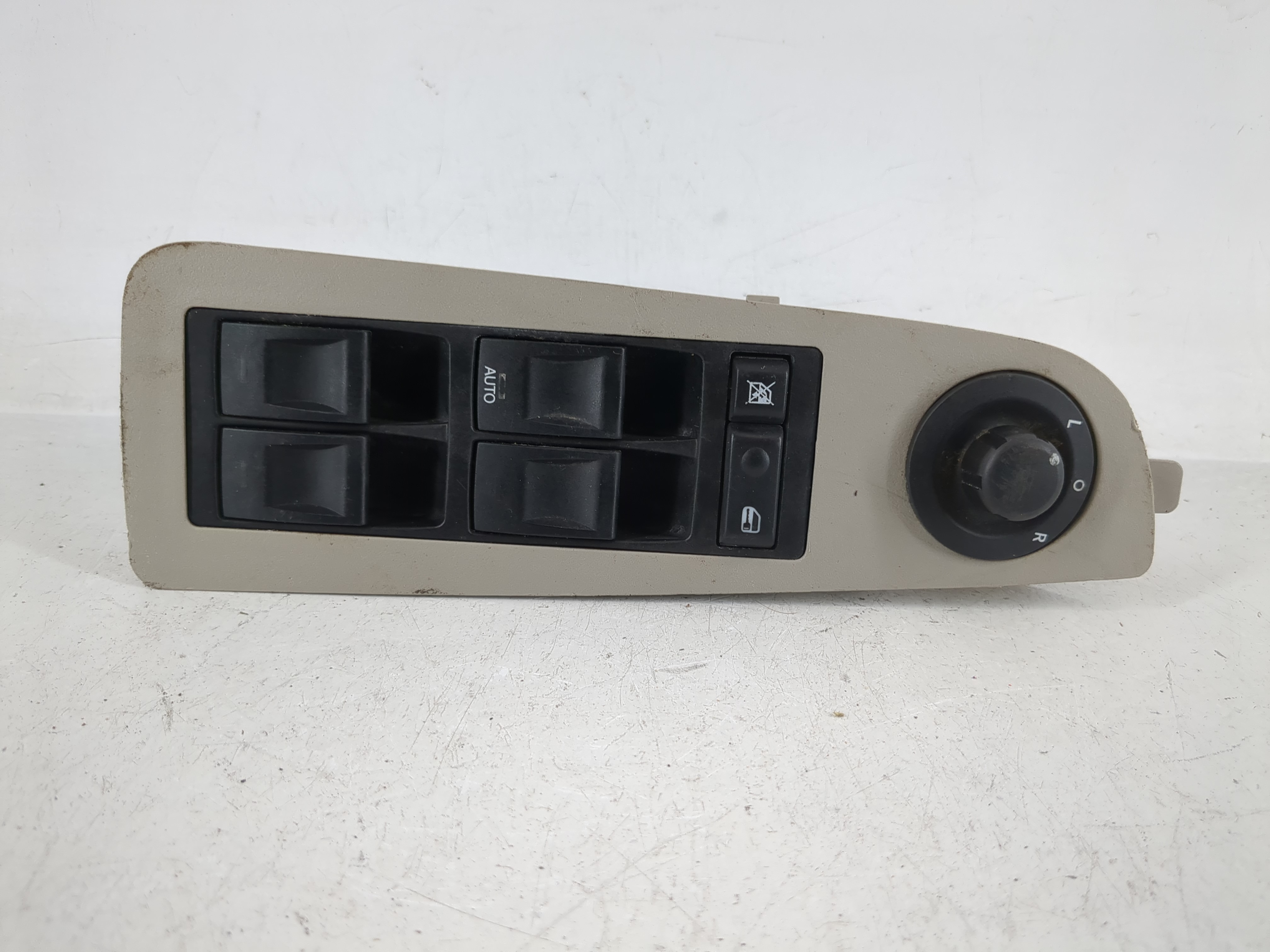 2005-2005 Chrysler 300 Driver Left Door Master Power Window Switch 1159924 - Oemusedautoparts1.com