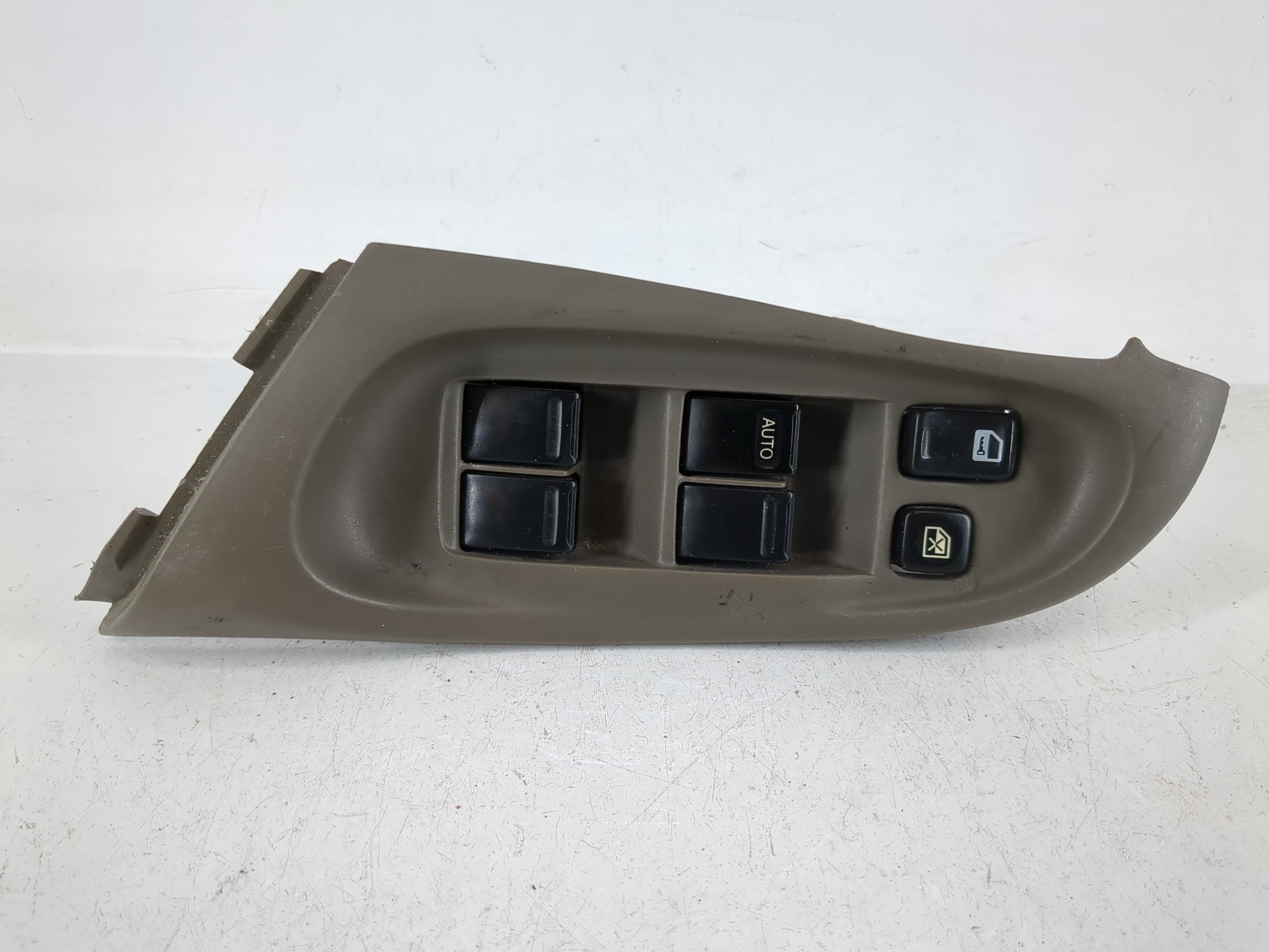 2000-2006 Nissan Sentra Driver Left Door Master Power Window Switch 1159929 - Oemusedautoparts1.com