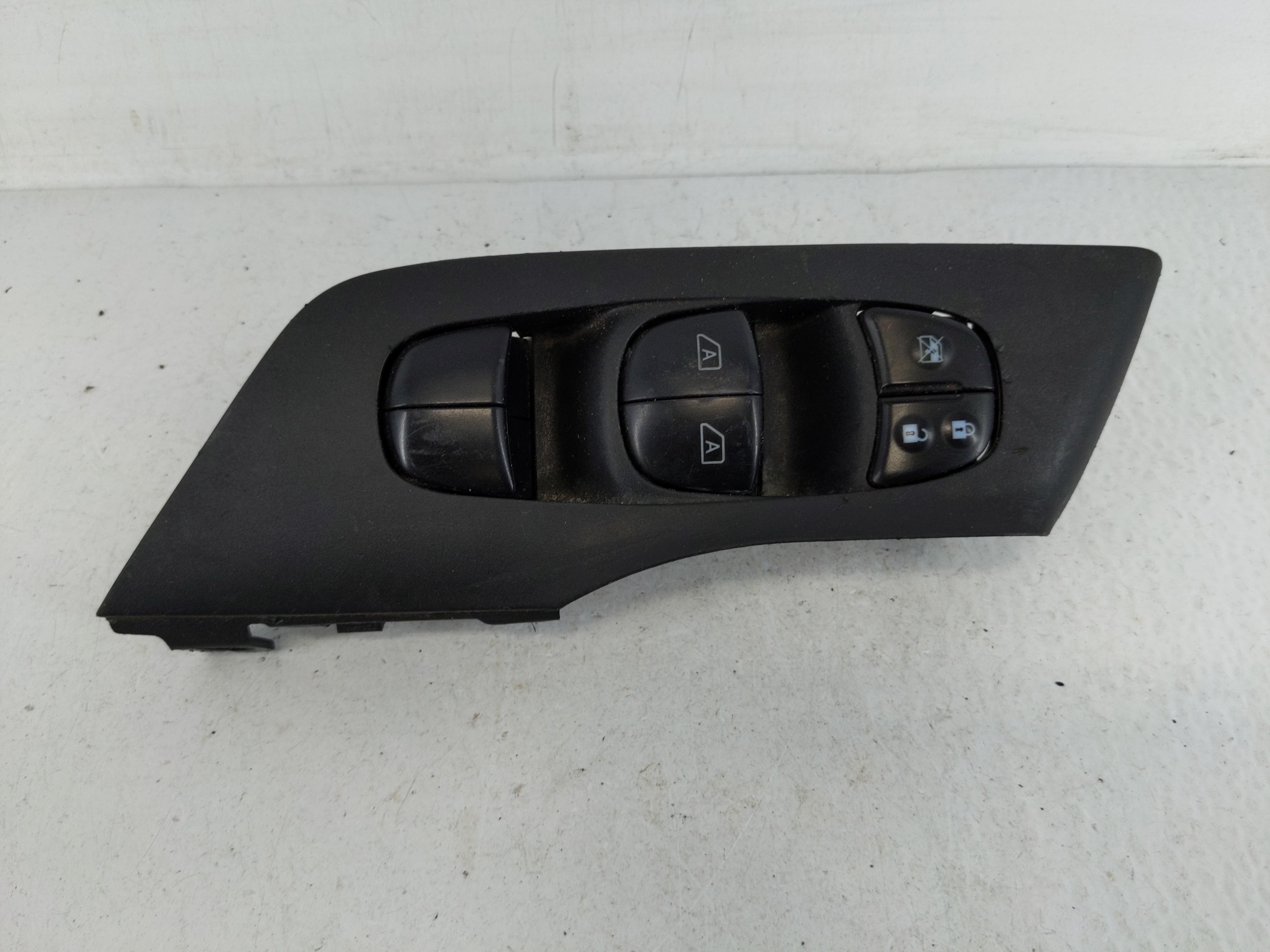 2013-2018 Nissan Altima Driver Left Door Master Power Window Switch 1159938 - Oemusedautoparts1.com