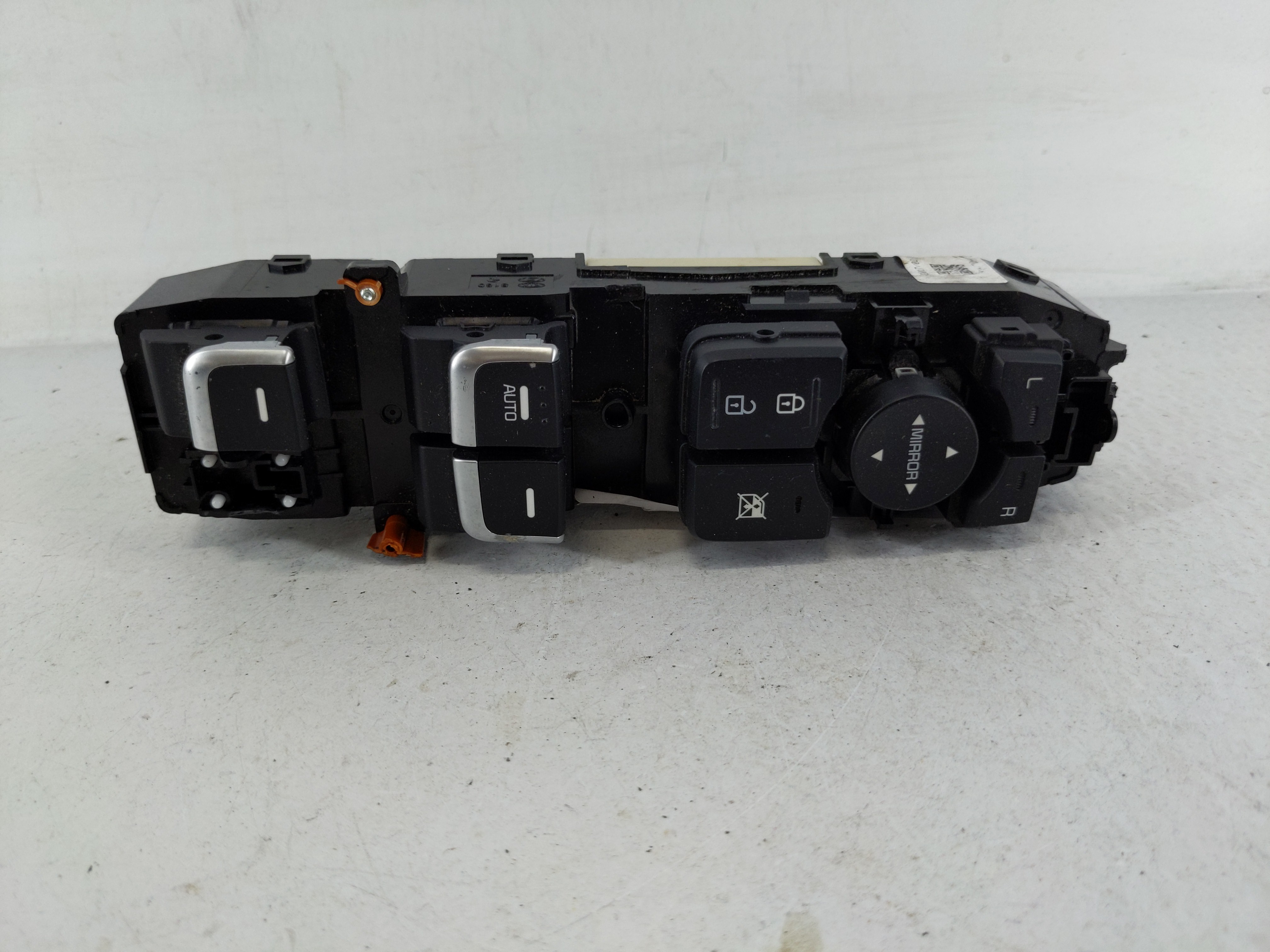 2016-2018 Kia Sorento Driver Left Door Master Power Window Switch 1159944 - Oemusedautoparts1.com
