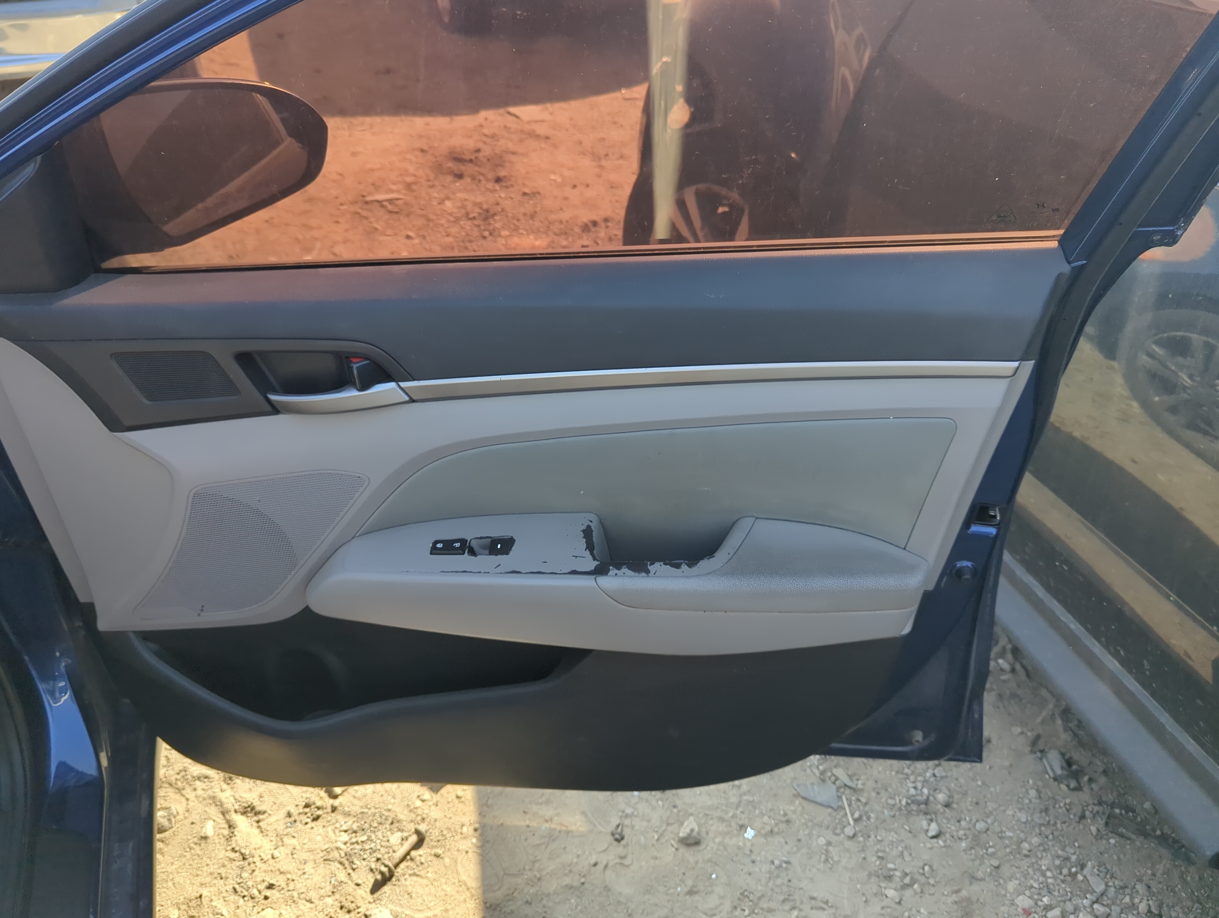 Picture of 2018 Hyundai Elantra Front Right Passenger Interior Door Panel Trim 1160611