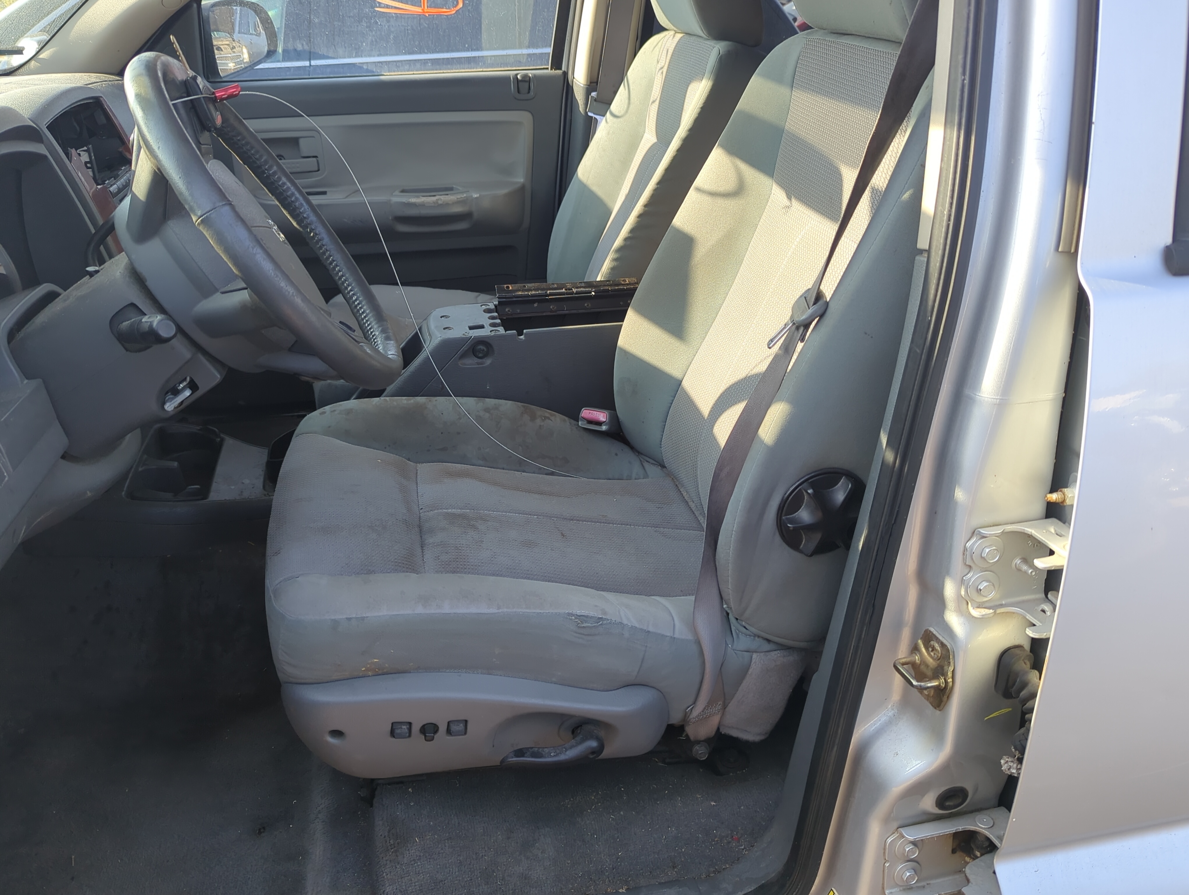 Picture of 2005-2007 Dodge Dakota Driver Front Seat Oem 1160750