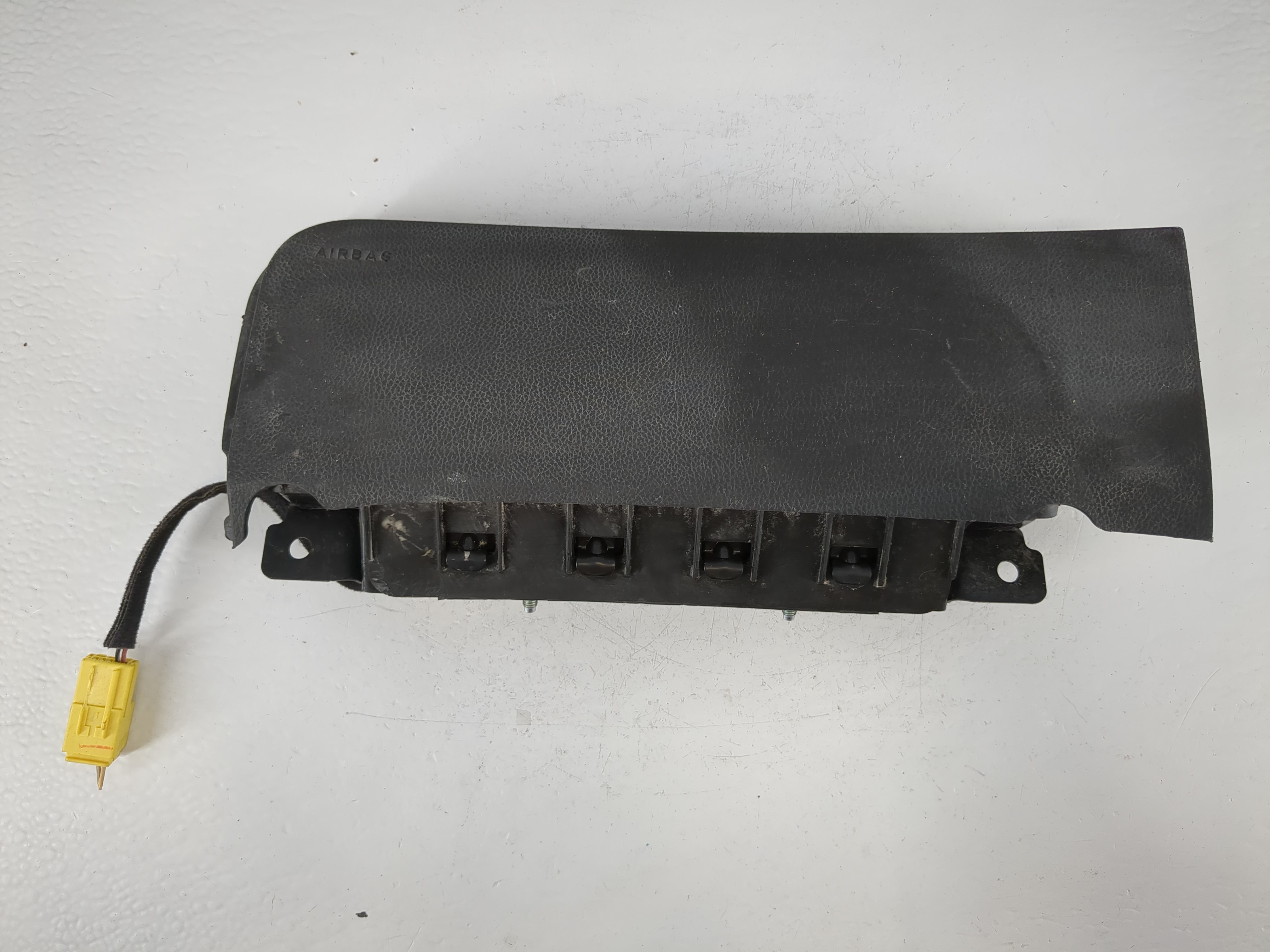 2011-2012 Chevrolet Cruze Air Bag Driver Left Knee Oem 1161011 - Oemusedautoparts1.com