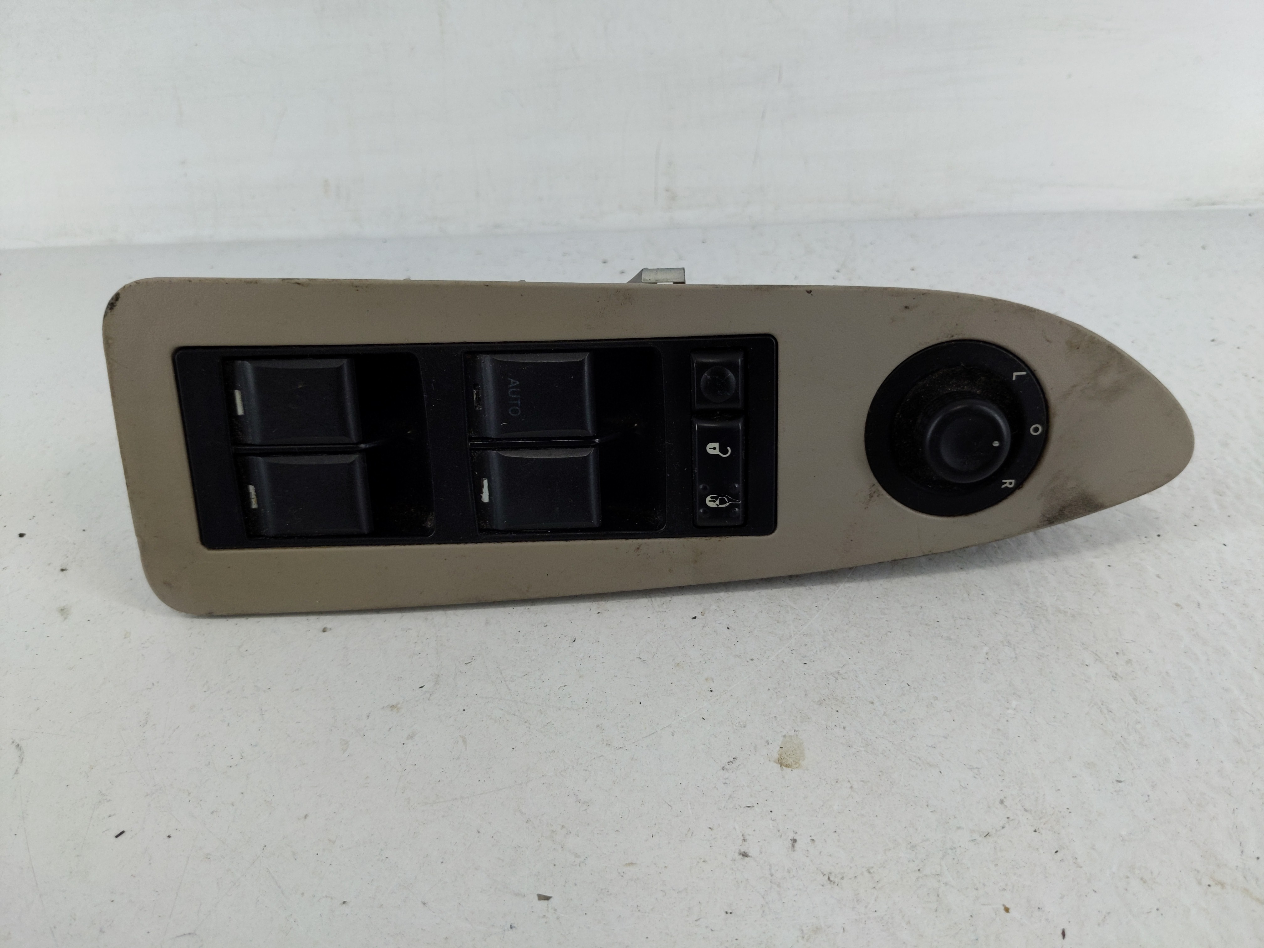 2005-2010 Chrysler 300 Driver Left Door Master Power Window Switch 1161059 - Oemusedautoparts1.com
