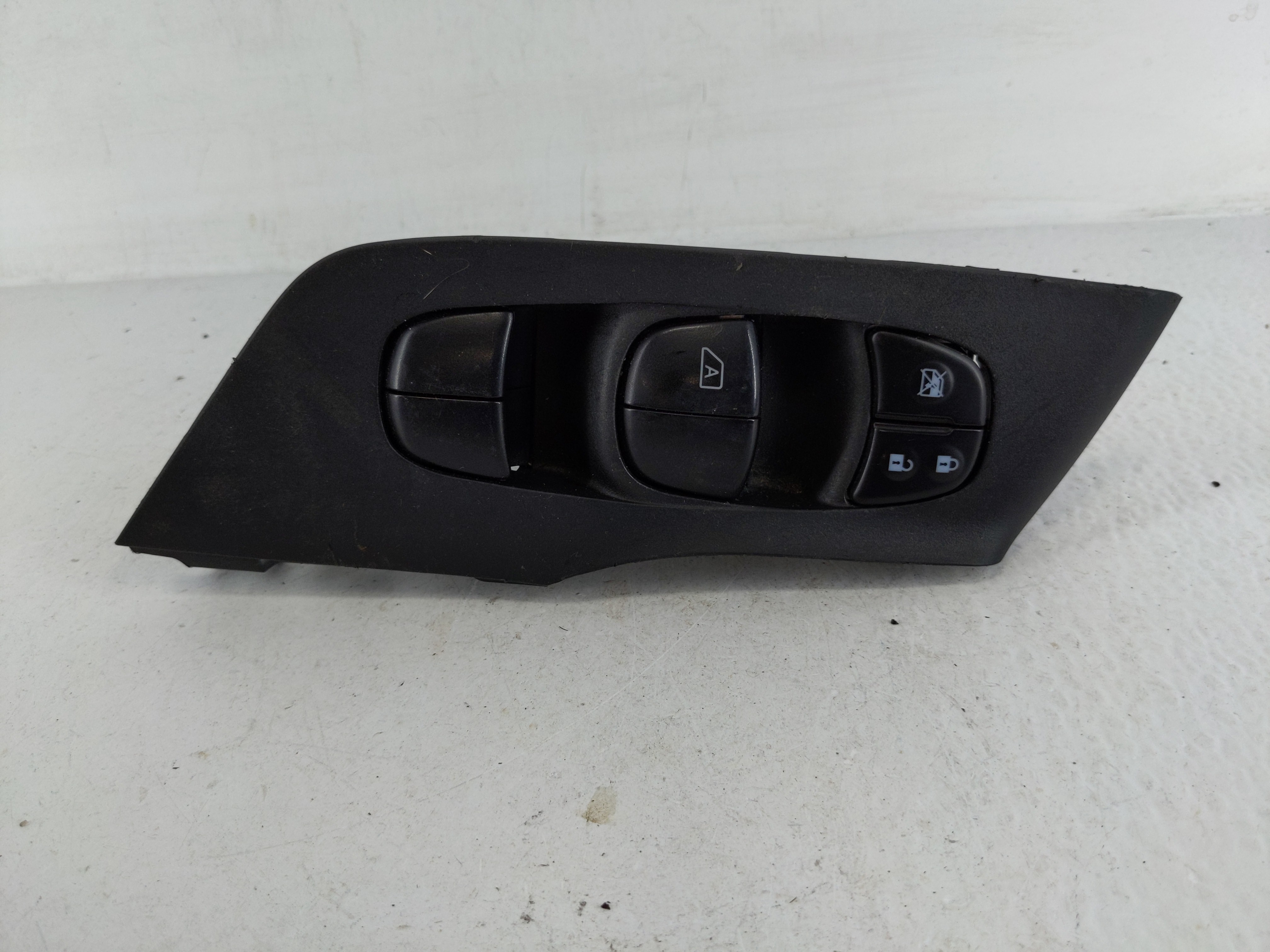 2013-2018 Nissan Altima Driver Left Door Master Power Window Switch 1161061 - Oemusedautoparts1.com