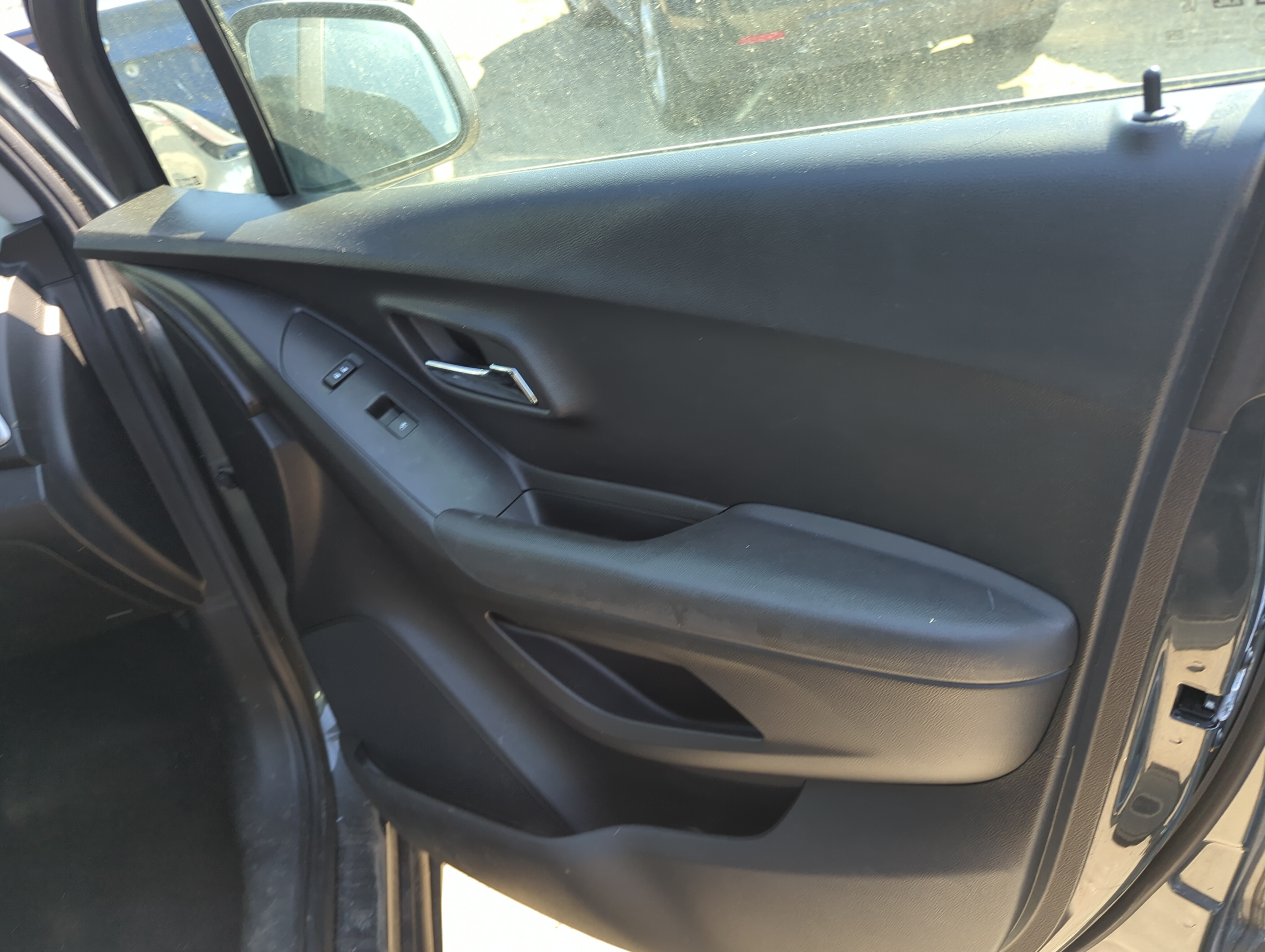 Picture of 2018 Chevrolet Trax Front Right Passenger Interior Door Panel Trim 1161617