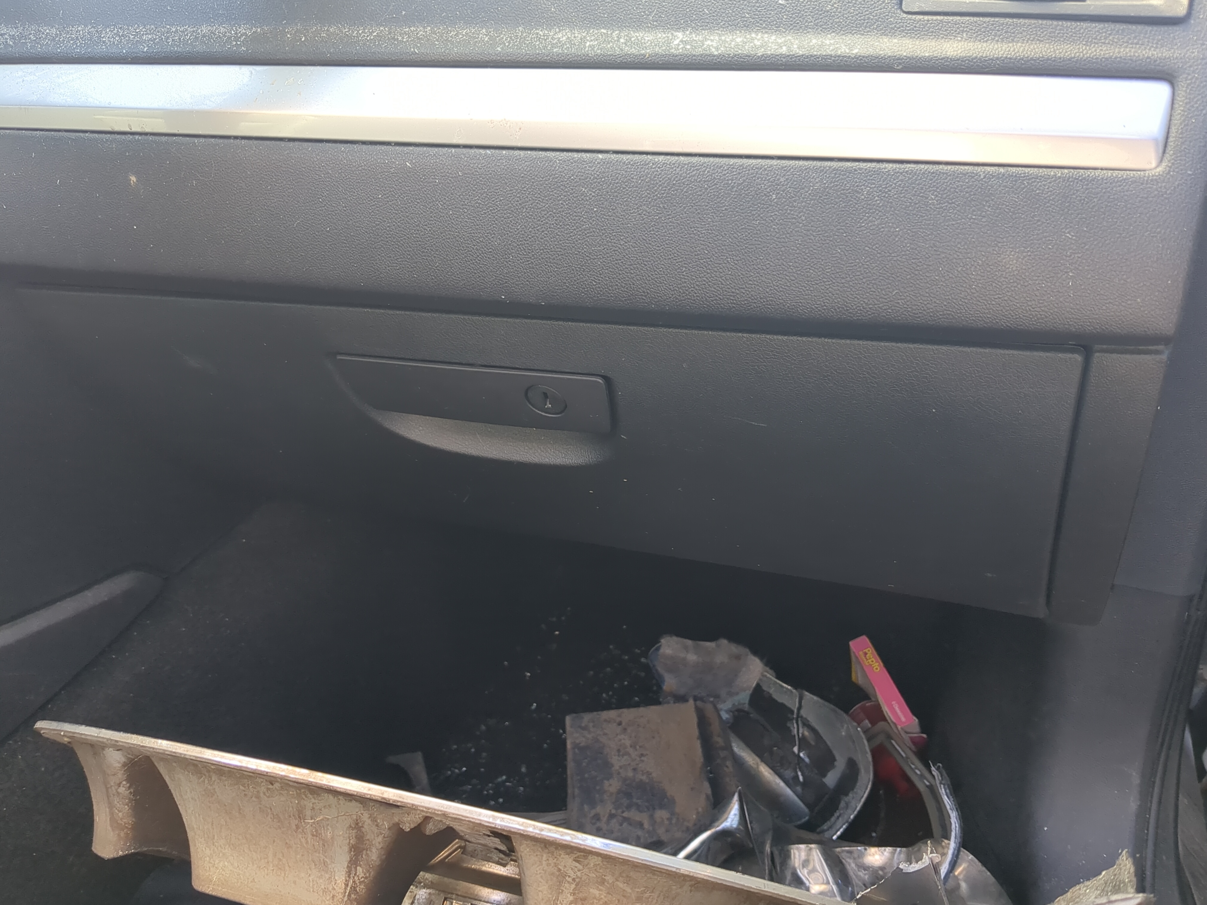 2009 Chrysler 300 Passenger Glove Box Door Storage Compartment 1161759 - Oemusedautoparts1.com