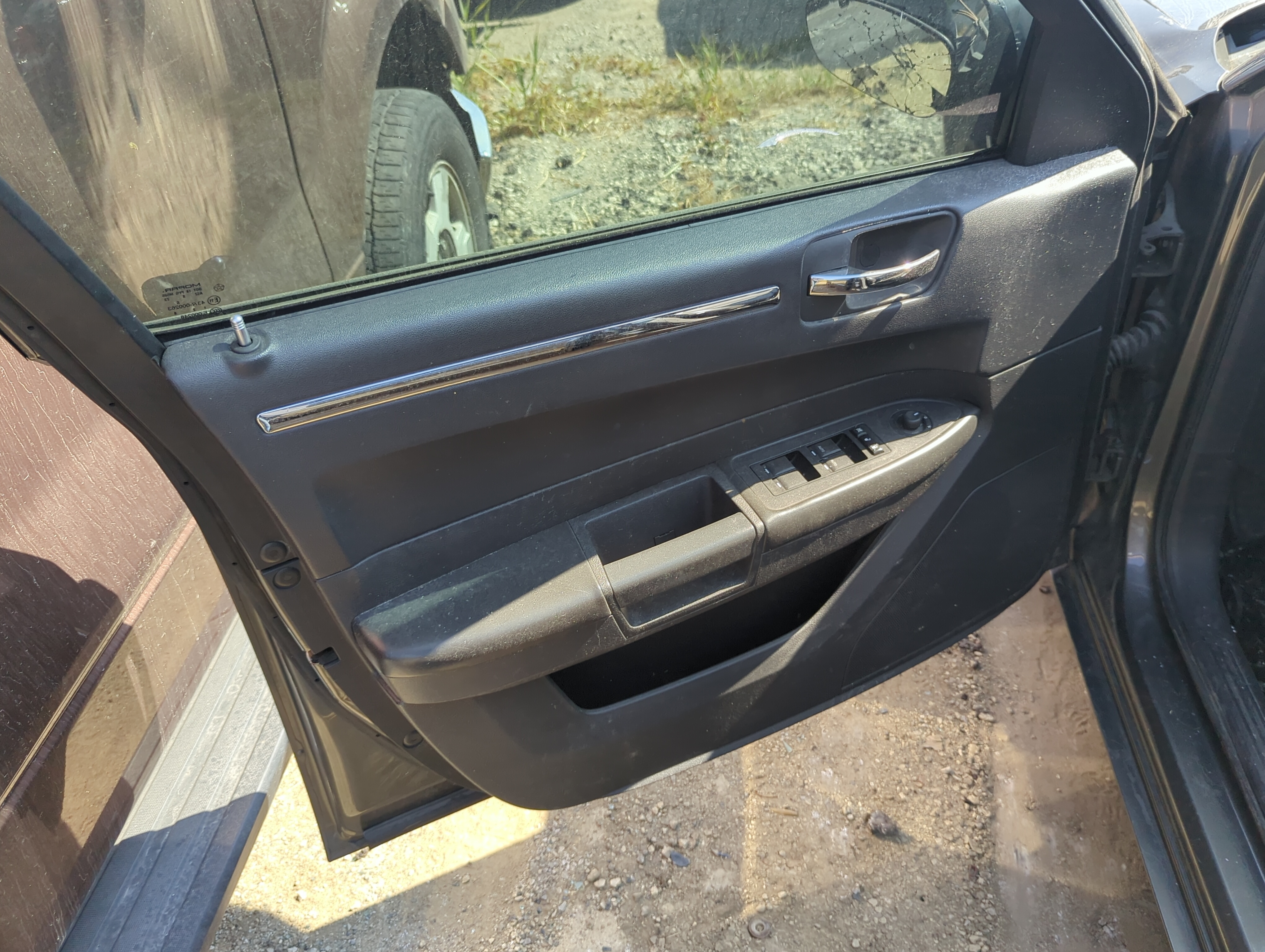 Picture of 2009 Chrysler 300 Front Left Driver Interior Door Panel Trim 1161763