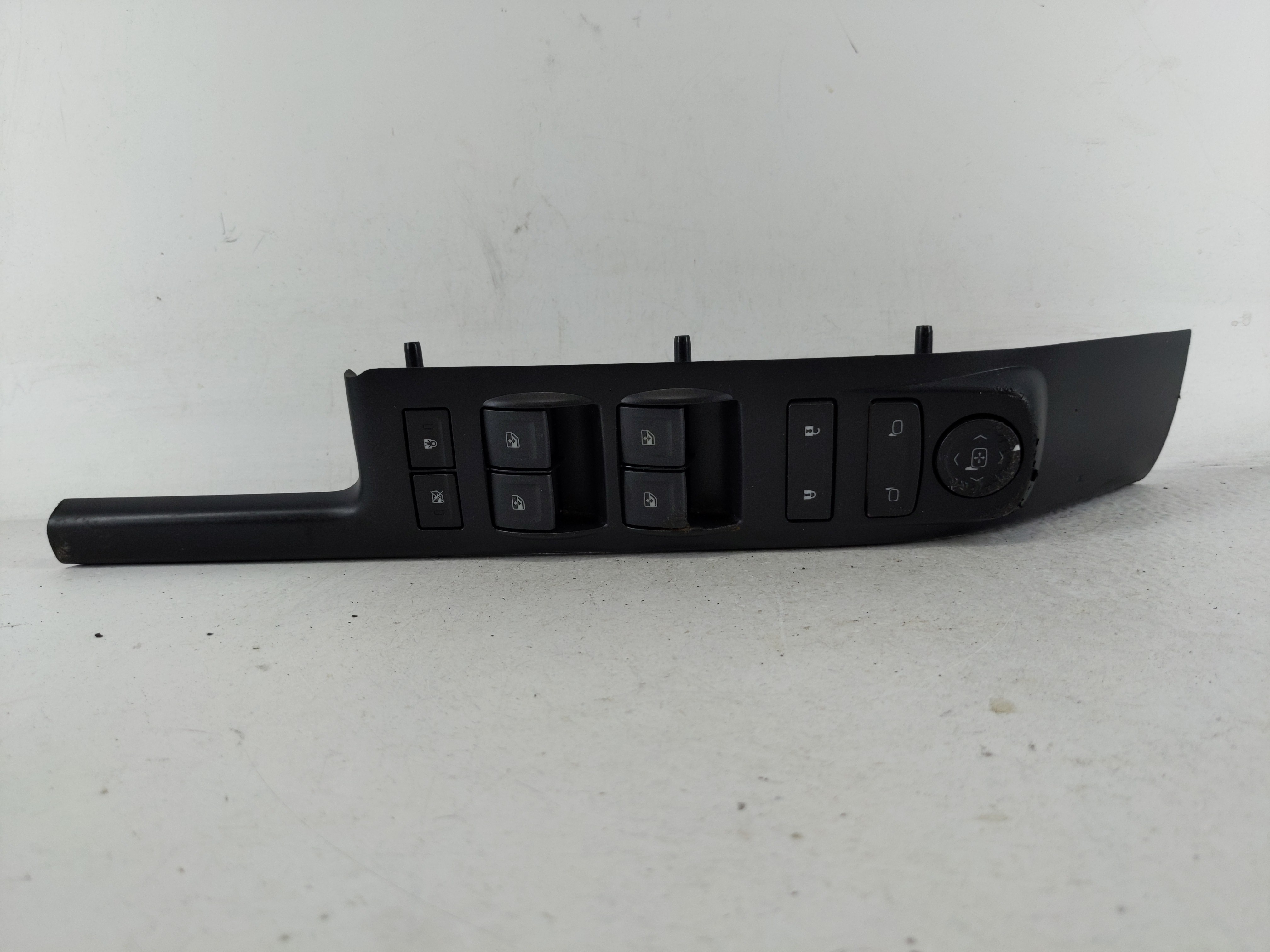 2014 Chevrolet Silverado 1500 Driver Left Door Master Power Window Switch 1161806 - Oemusedautoparts1.com