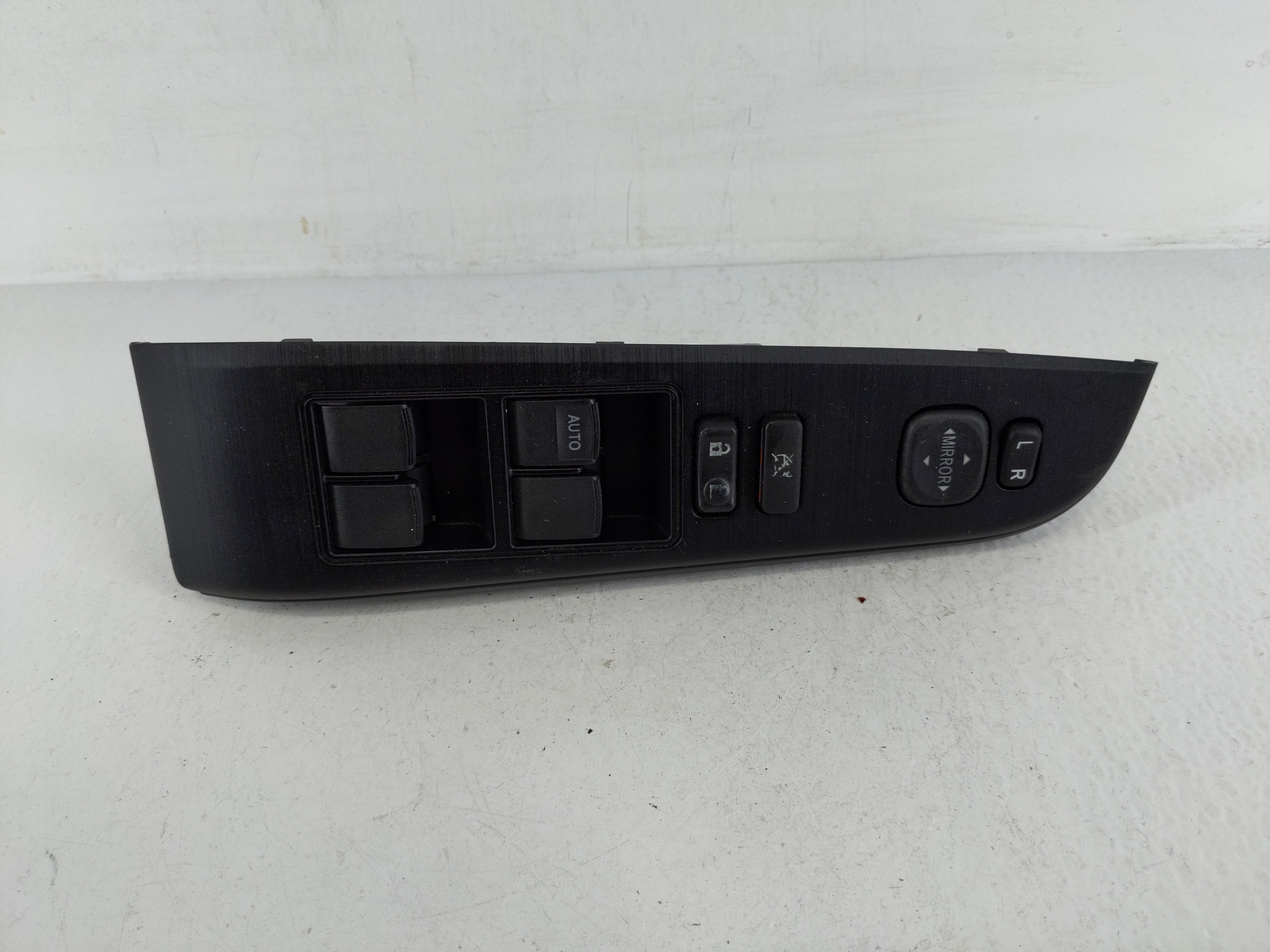 2013-2014 Toyota Camry Driver Left Door Master Power Window Switch 1161820 - Oemusedautoparts1.com