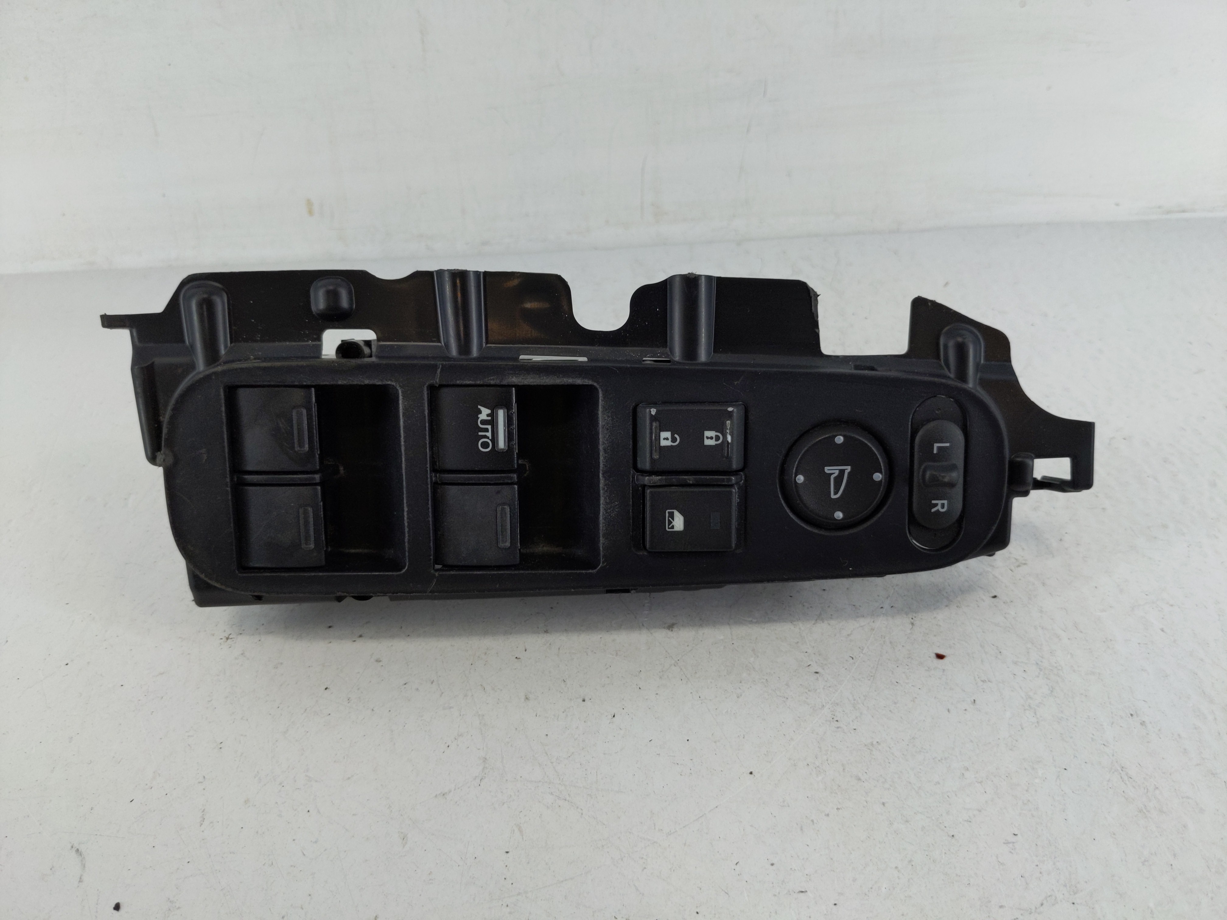 2016-2022 Honda Hr-v Driver Left Door Master Power Window Switch 1161933 - Oemusedautoparts1.com
