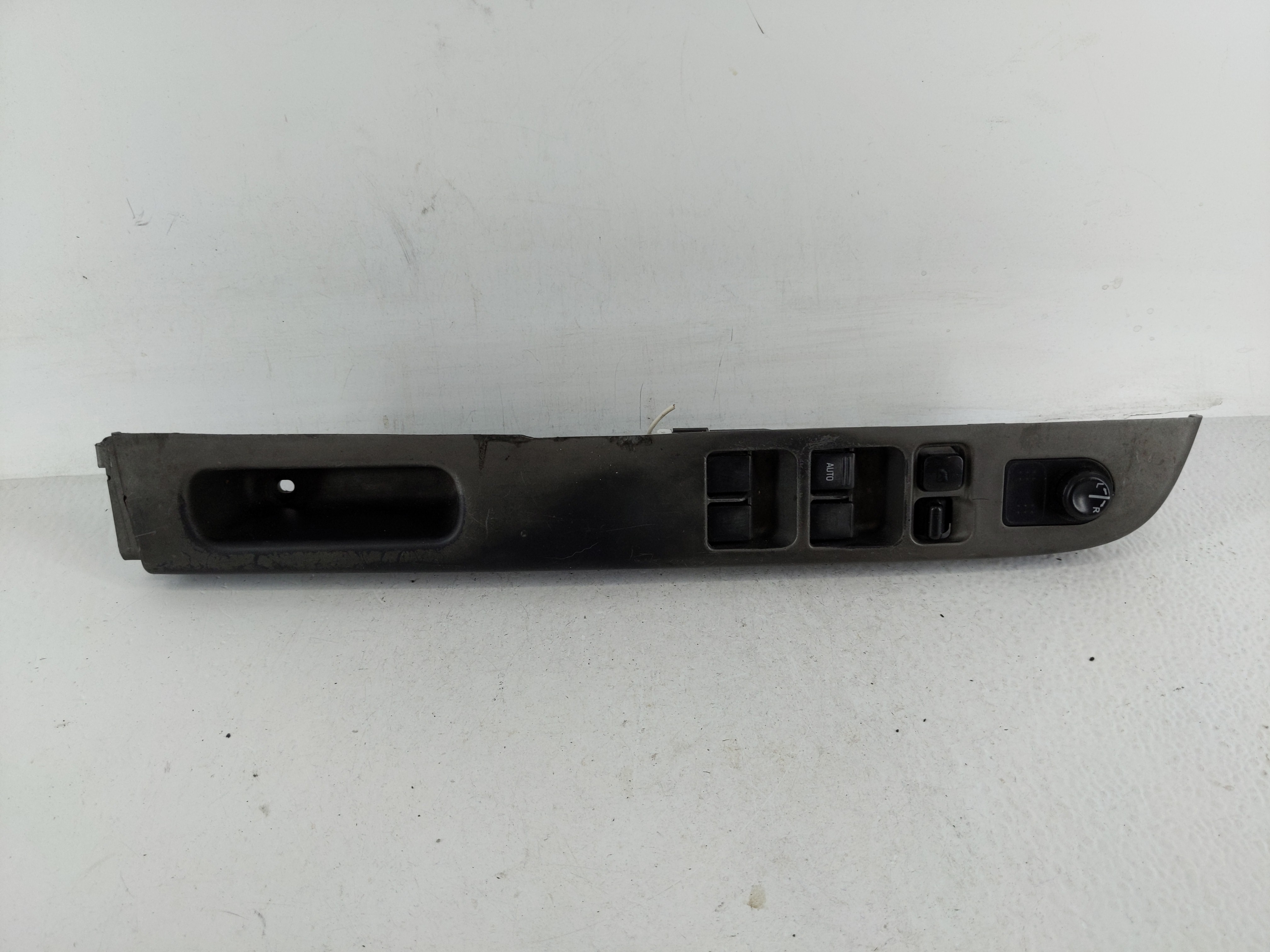 2000-2004 Nissan Xterra Driver Left Door Master Power Window Switch 1161938 - Oemusedautoparts1.com