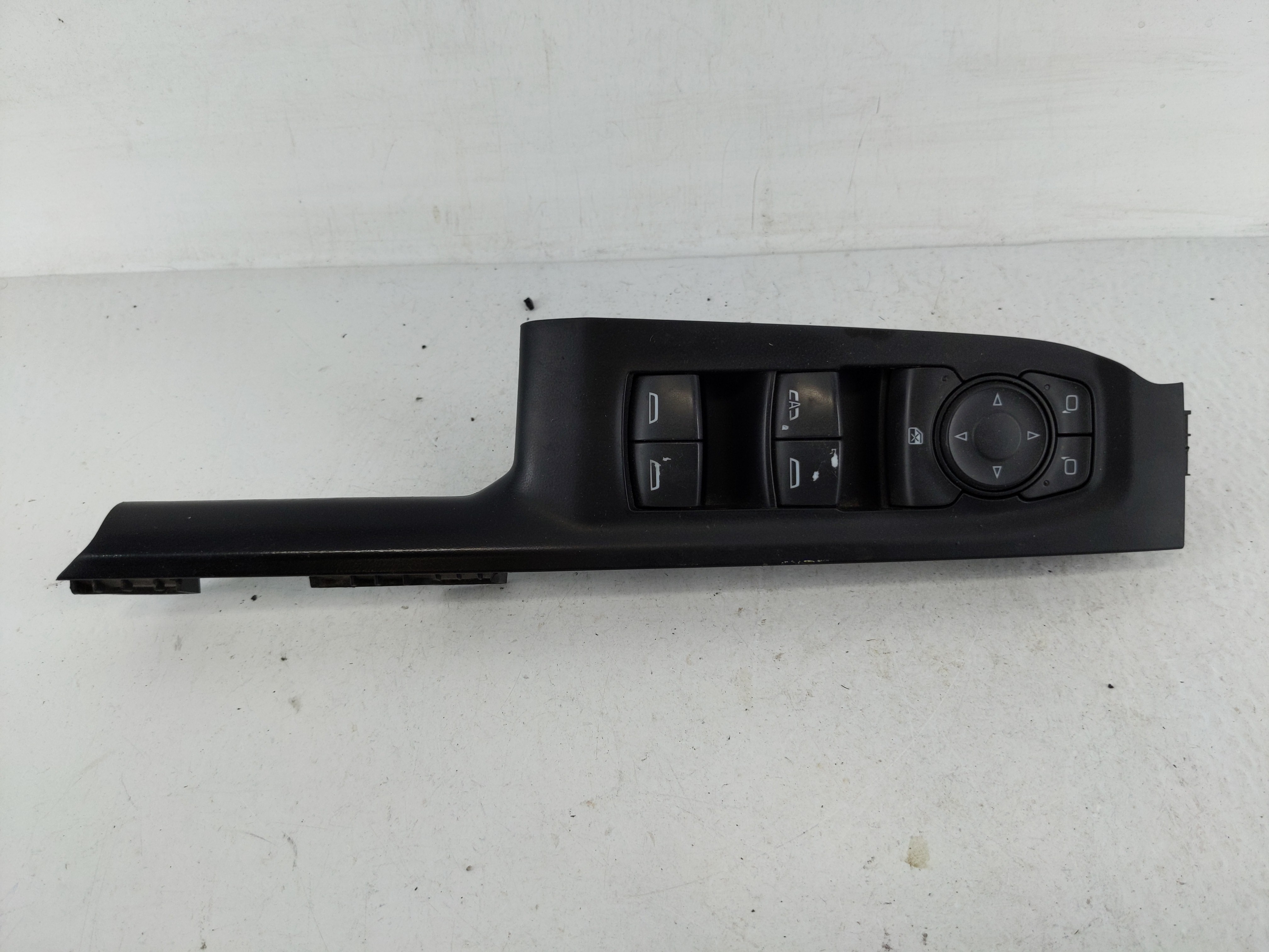 2019 Chevrolet Silverado 1500 Driver Left Door Master Power Window Switch 1161941 - Oemusedautoparts1.com