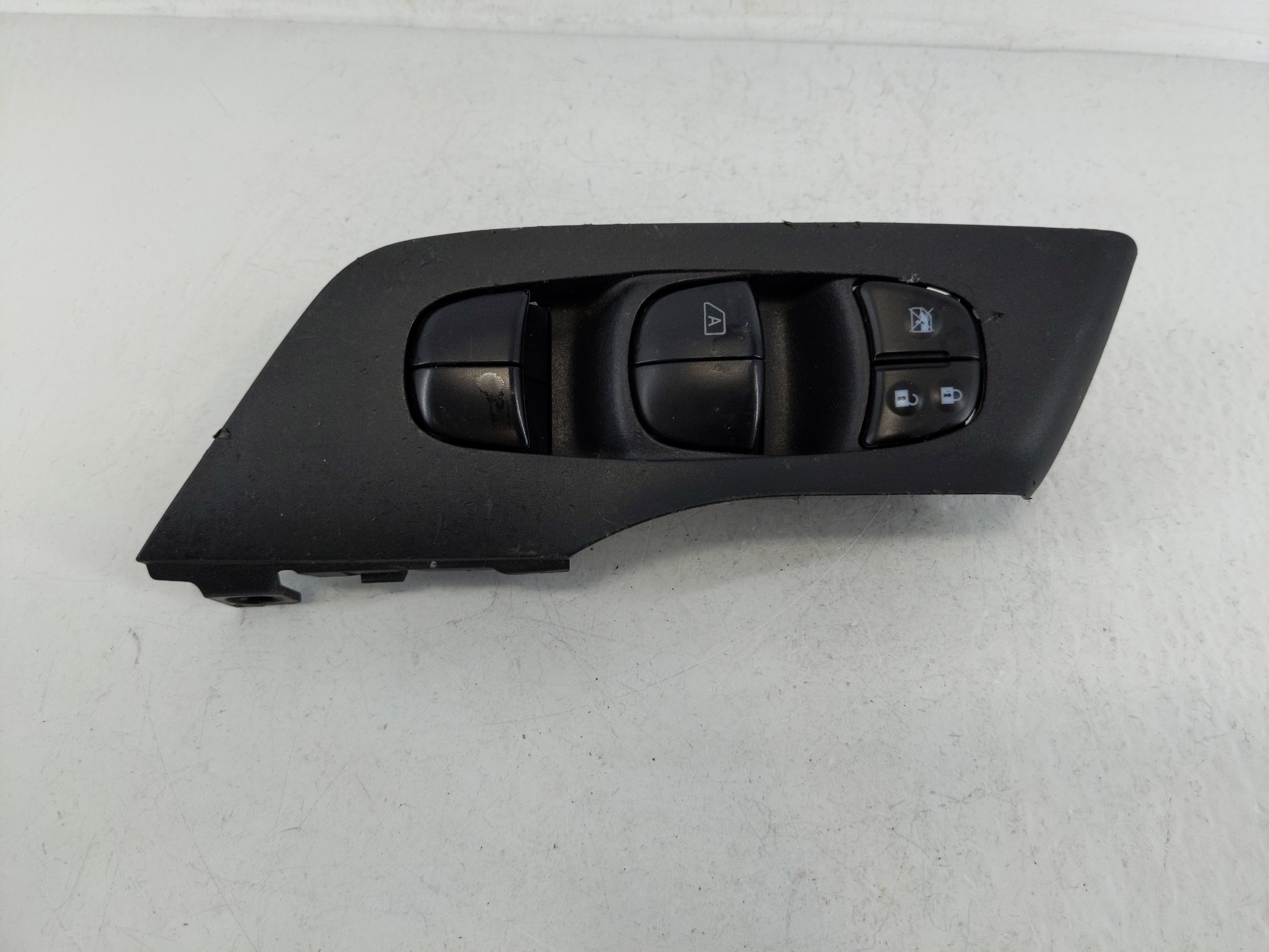 2013-2018 Nissan Altima Driver Left Door Master Power Window Switch 1161966 - Oemusedautoparts1.com