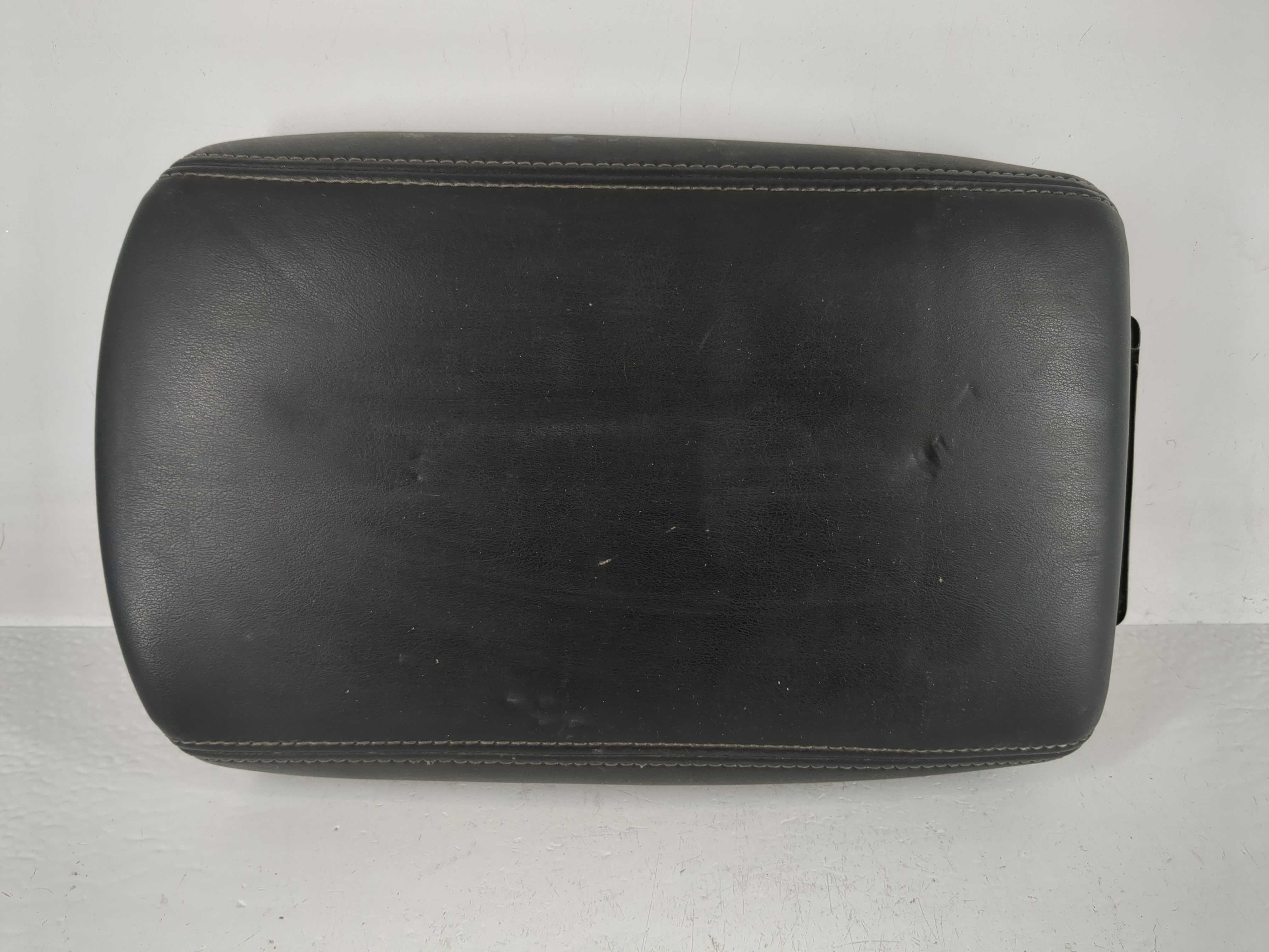 2020-2020 Infiniti Q50 Center Console Armrest Cover Lid Black 1162001 - Oemusedautoparts1.com