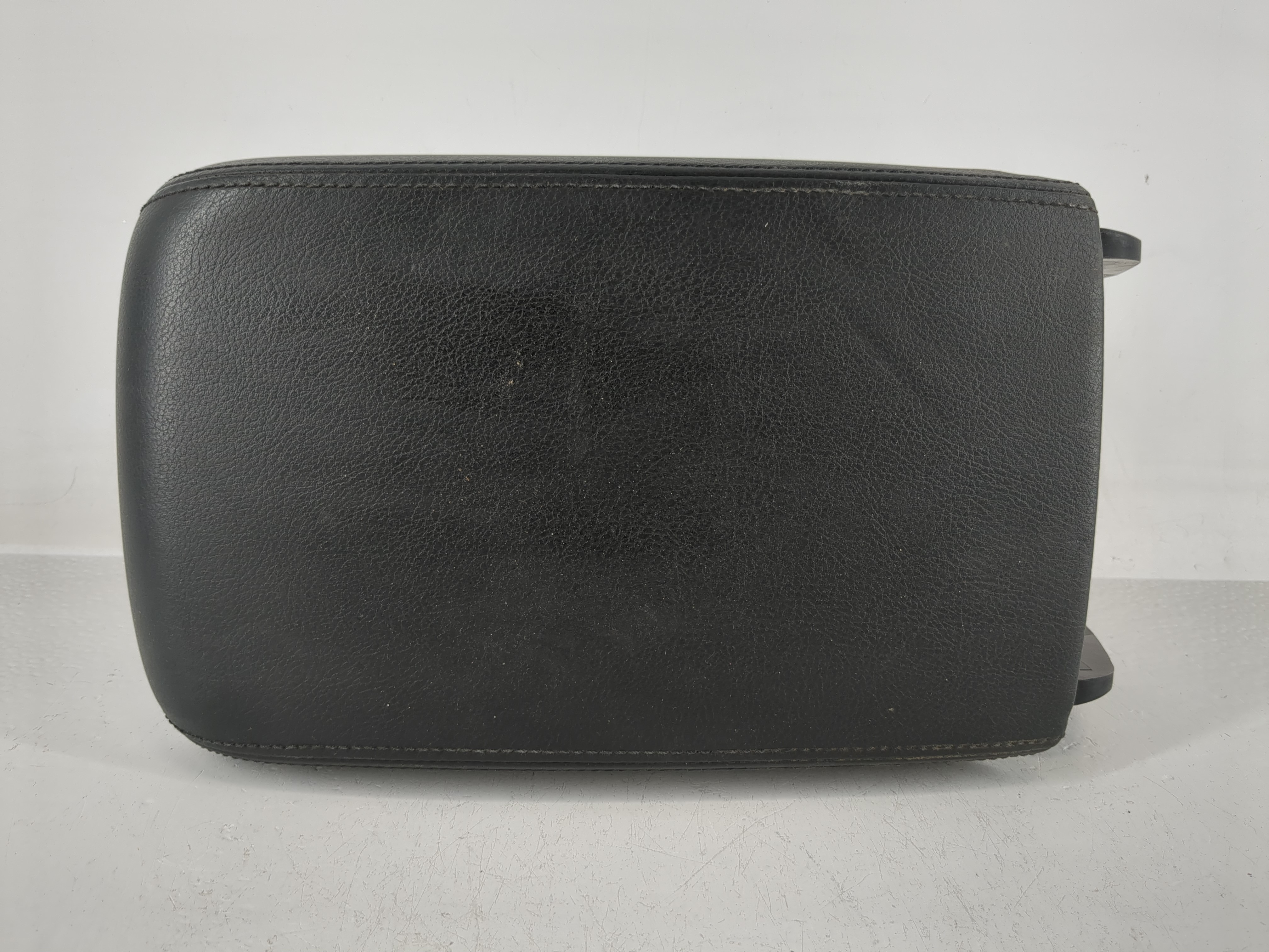 2012-2015 Volkswagen Passat Center Console Armrest Cover Lid Black 1162002 - Oemusedautoparts1.com