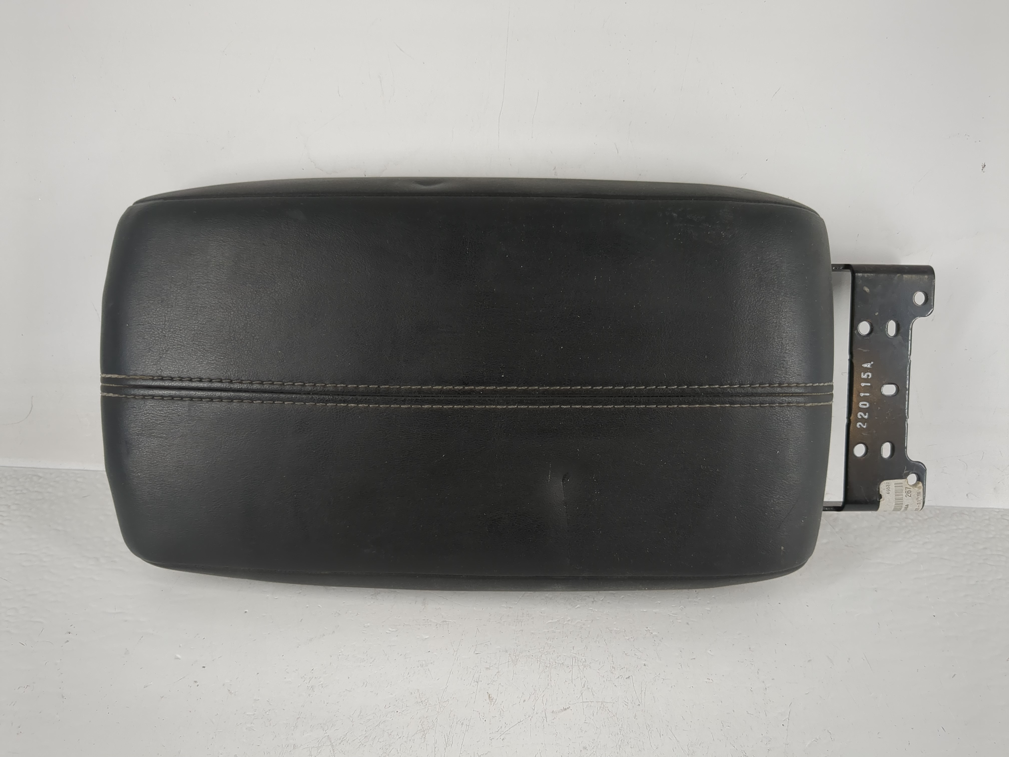 2020-2022 Nissan Sentra Center Console Armrest Cover Lid Black 1162003 - Oemusedautoparts1.com