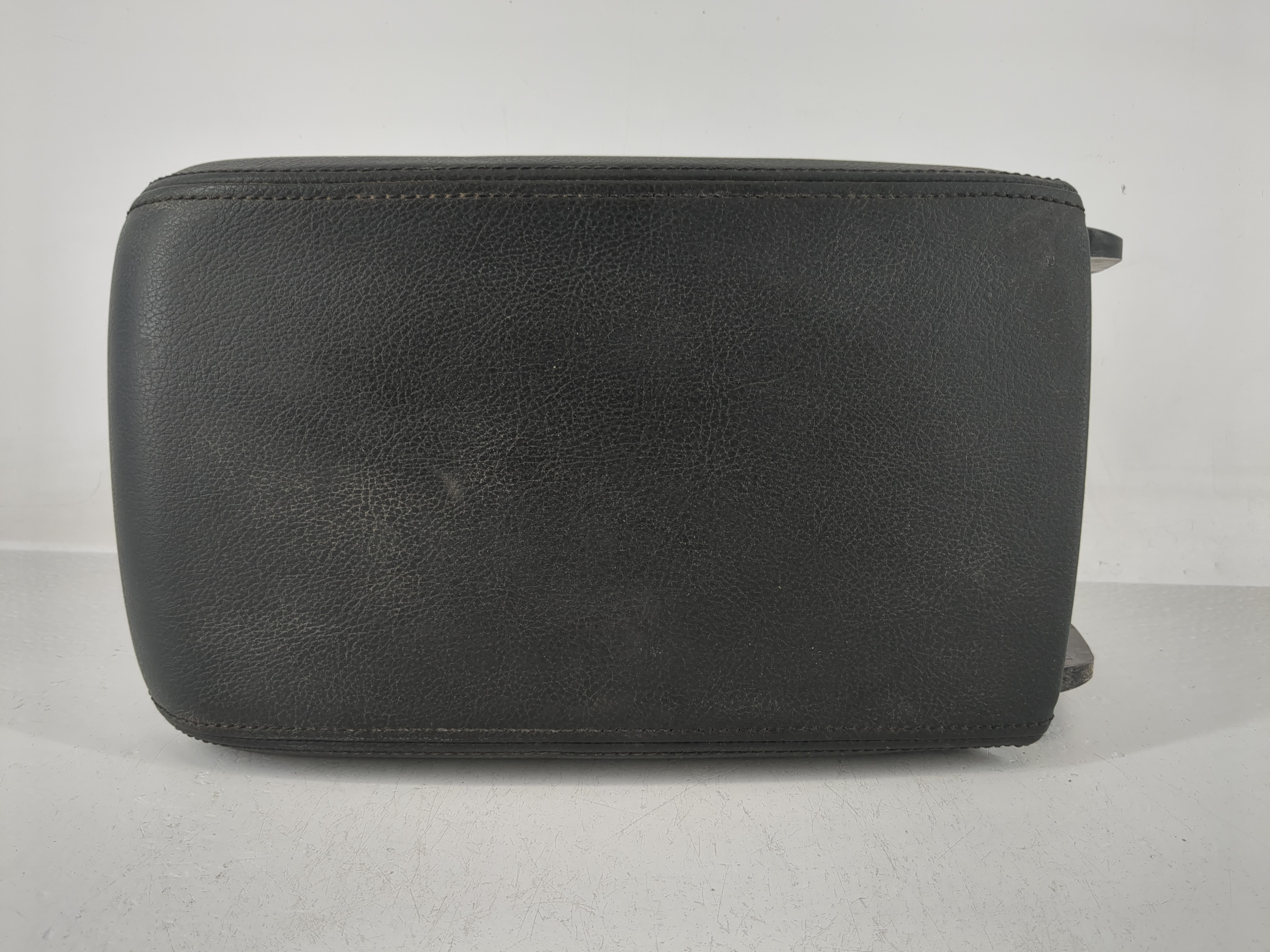 2016-2019 Volkswagen Passat Center Console Armrest Cover Lid Black 1162004 - Oemusedautoparts1.com