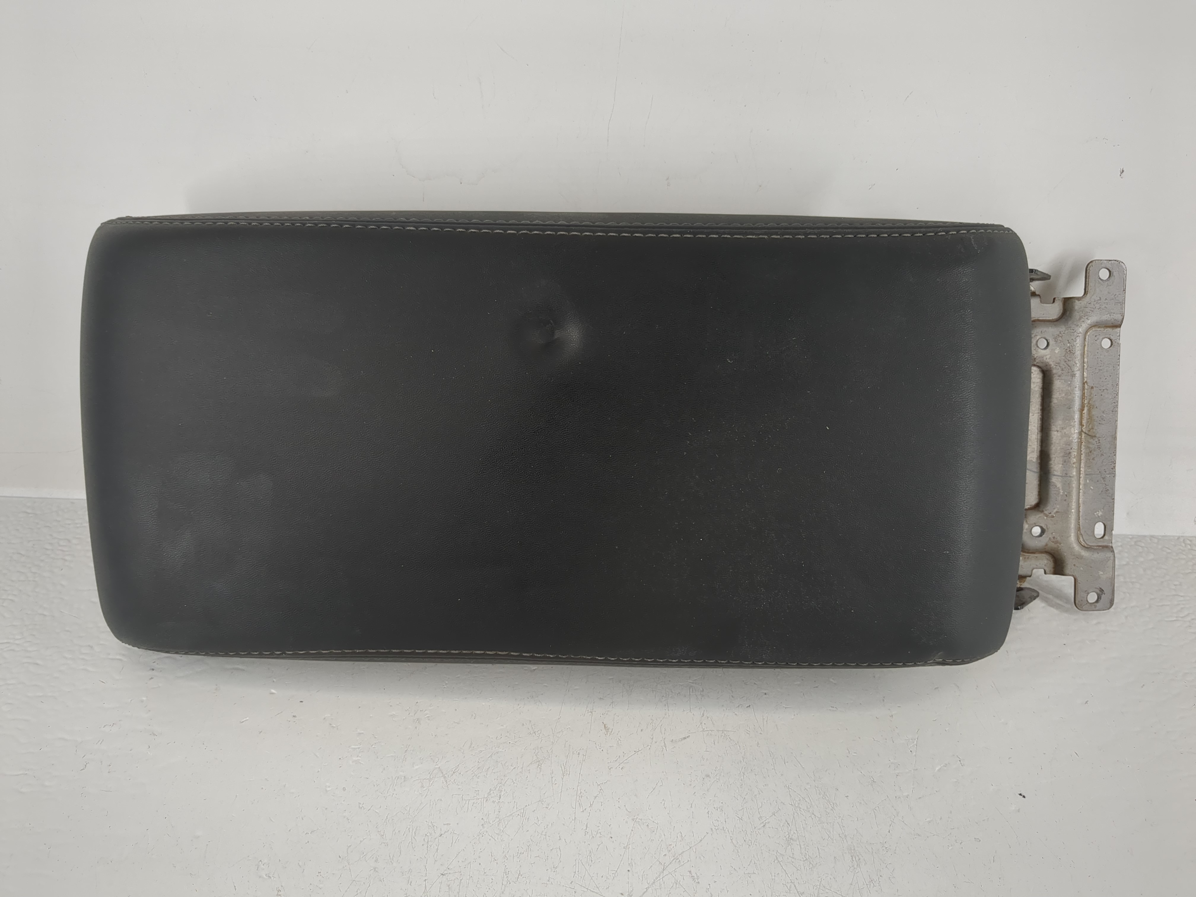 2015-2019 Subaru Legacy Center Console Armrest Cover Lid Black 1162016 - Oemusedautoparts1.com