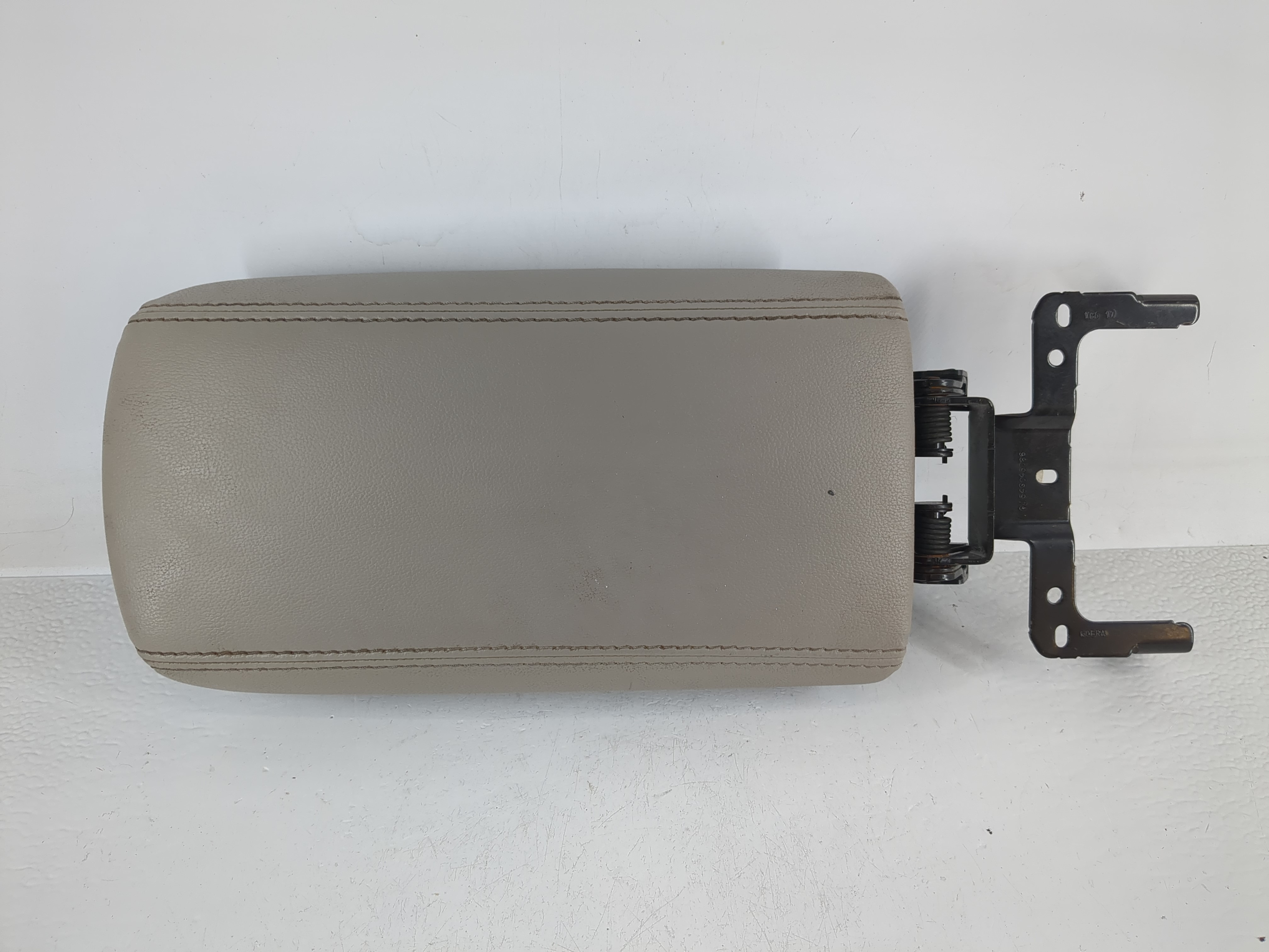 2017-2019 Ford Escape Center Console Armrest Cover Lid Grey 1162048 - Oemusedautoparts1.com