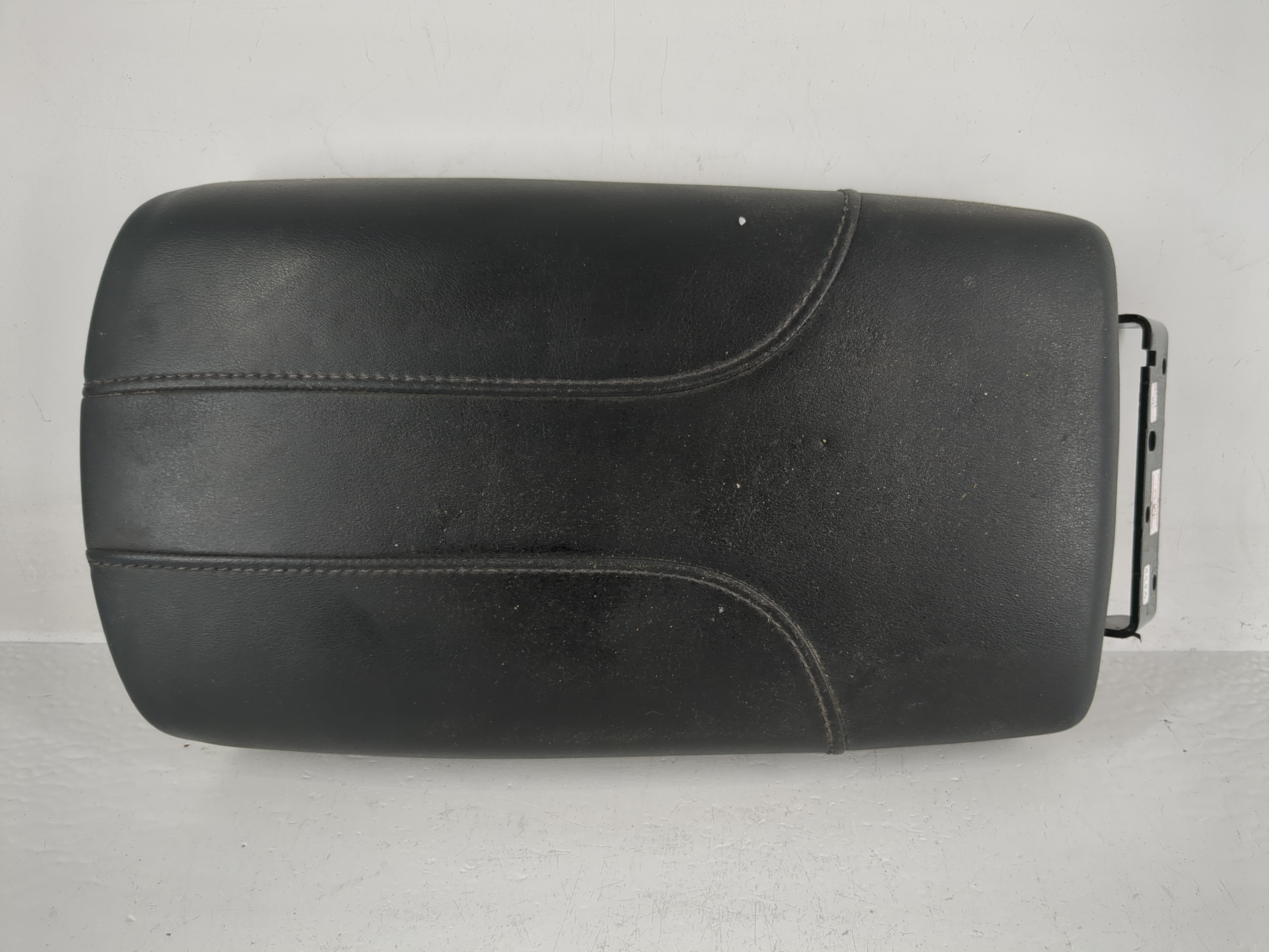 2017-2017 Nissan Rogue Center Console Armrest Cover Lid Black 1162049 - Oemusedautoparts1.com