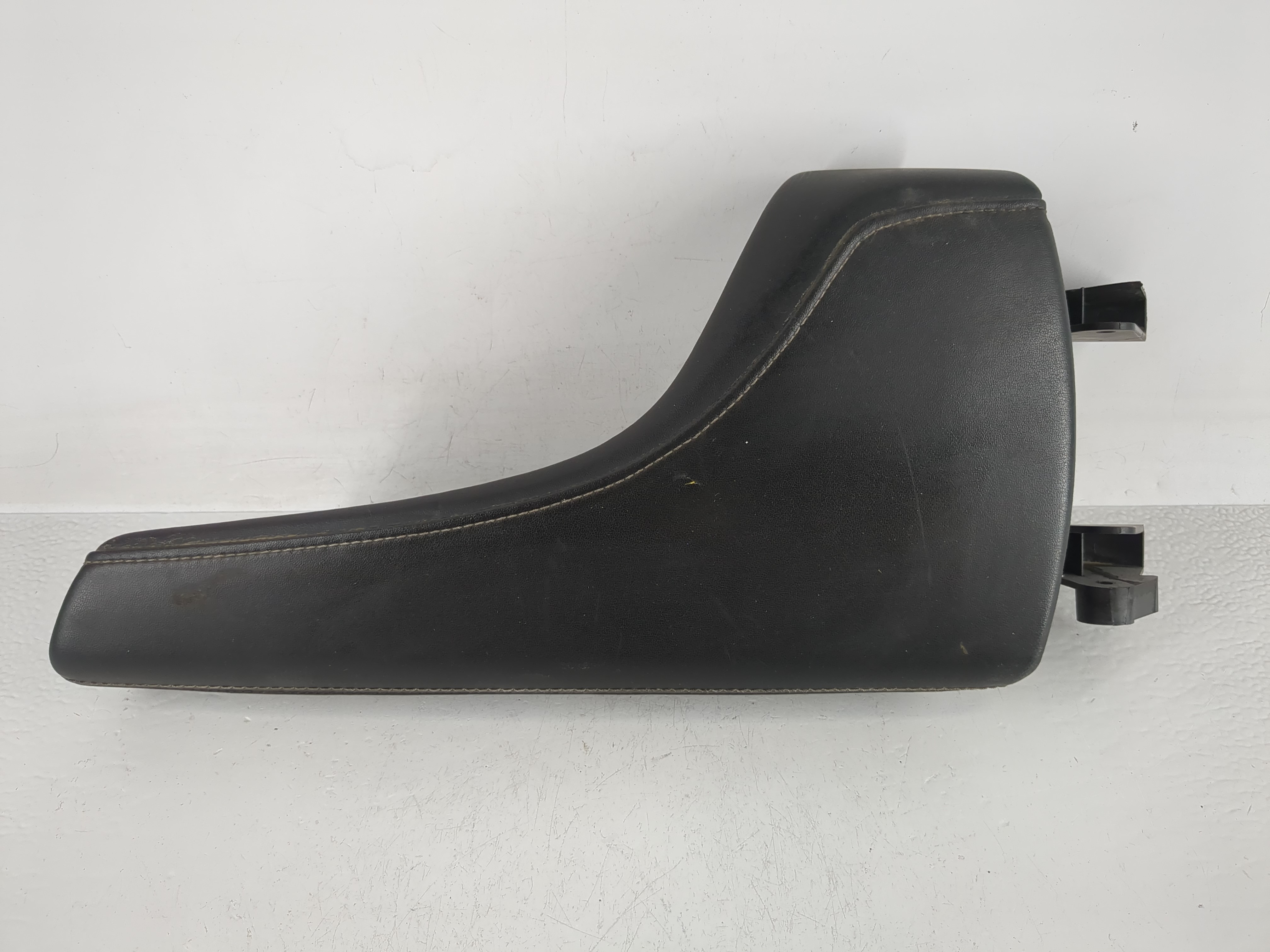 2019-2021 Chevrolet Camaro Center Console Armrest Cover Lid Black 1162051 - Oemusedautoparts1.com