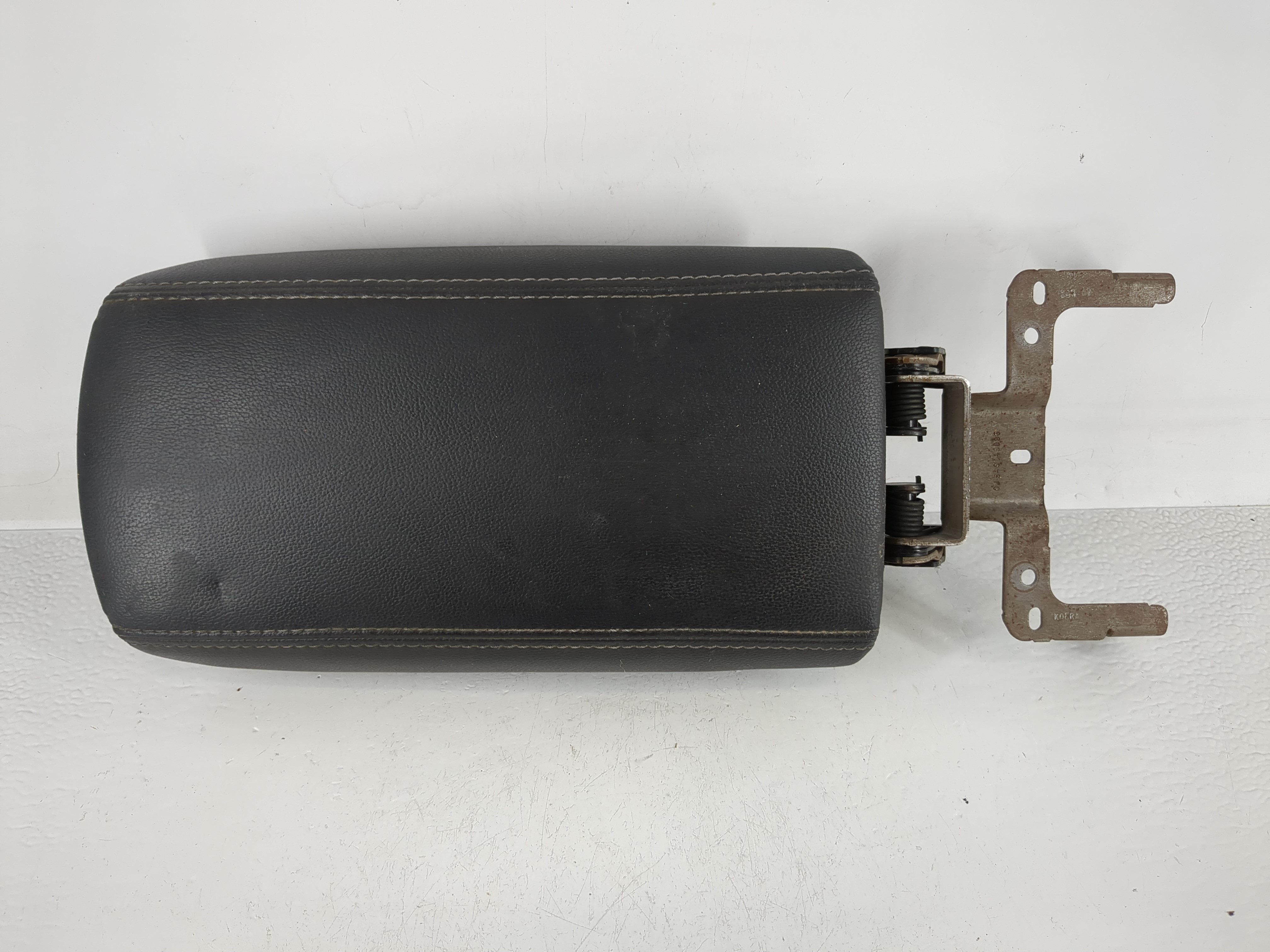 2017-2019 Ford Escape Center Console Armrest Cover Lid Black 1162056 - Oemusedautoparts1.com