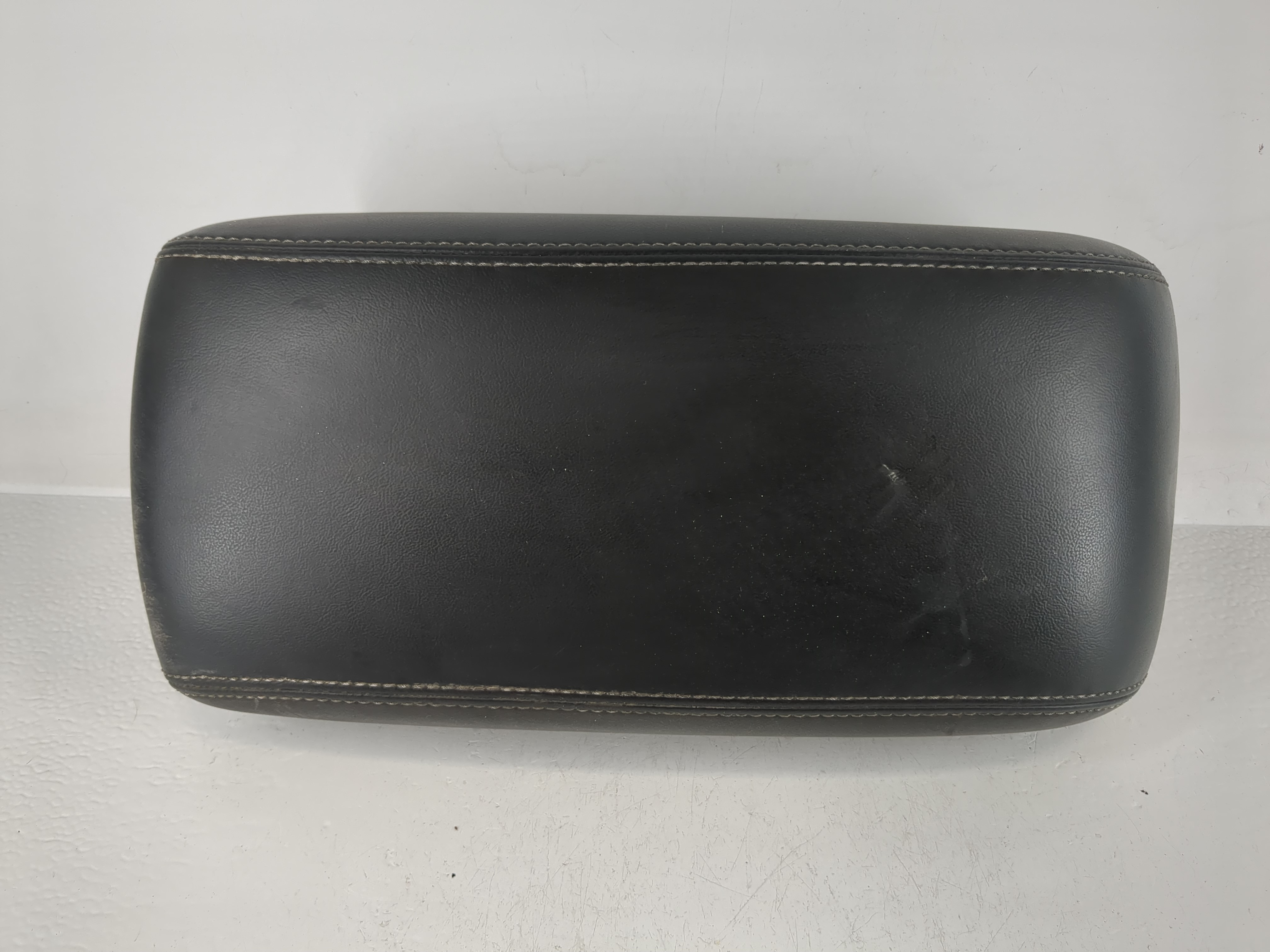 2011-2011 Jeep Grand Cherokee Center Console Armrest Cover Lid Black 1162058 - Oemusedautoparts1.com