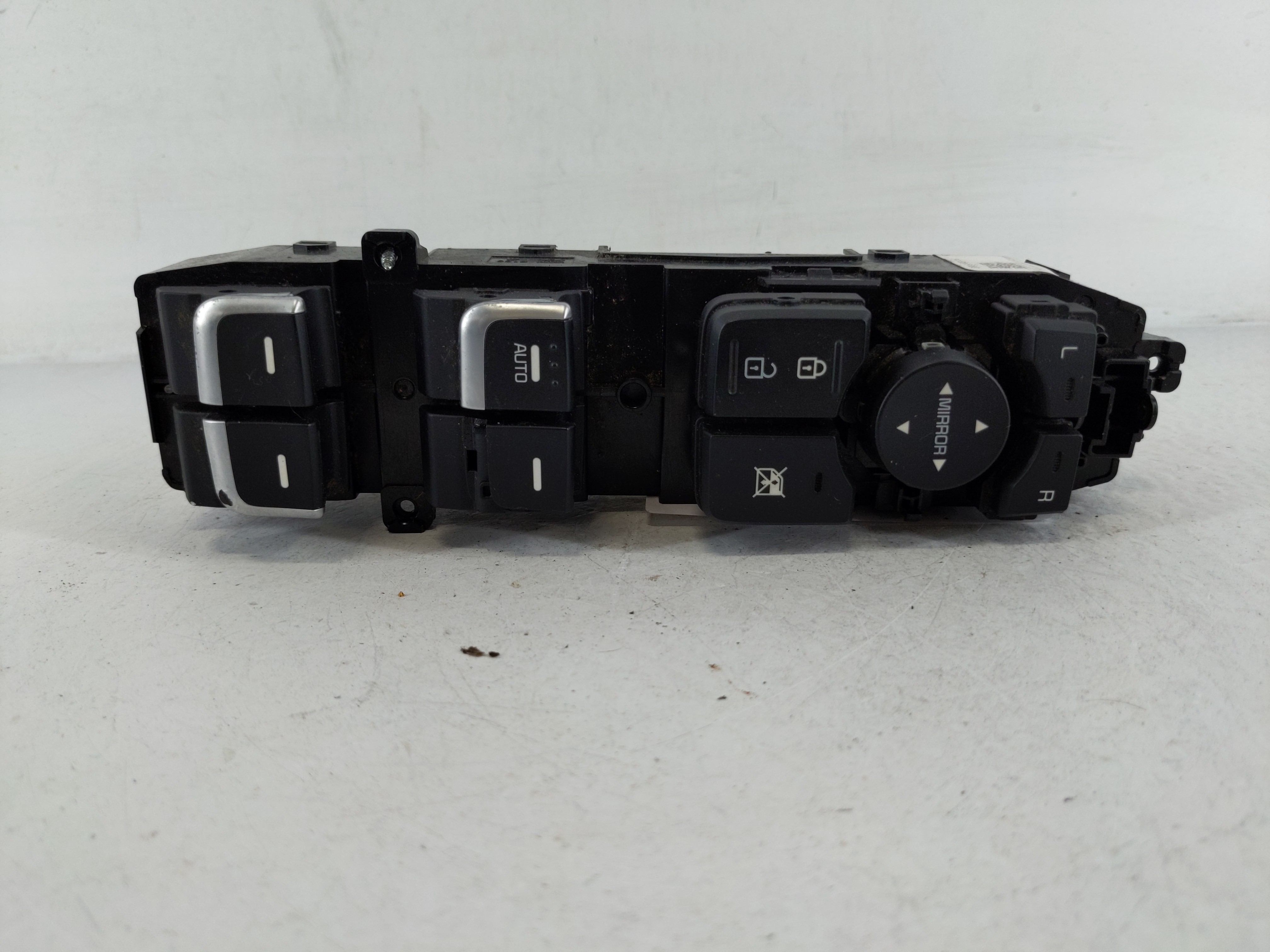 2016-2018 Kia Sorento Driver Left Door Master Power Window Switch 1162074 - Oemusedautoparts1.com