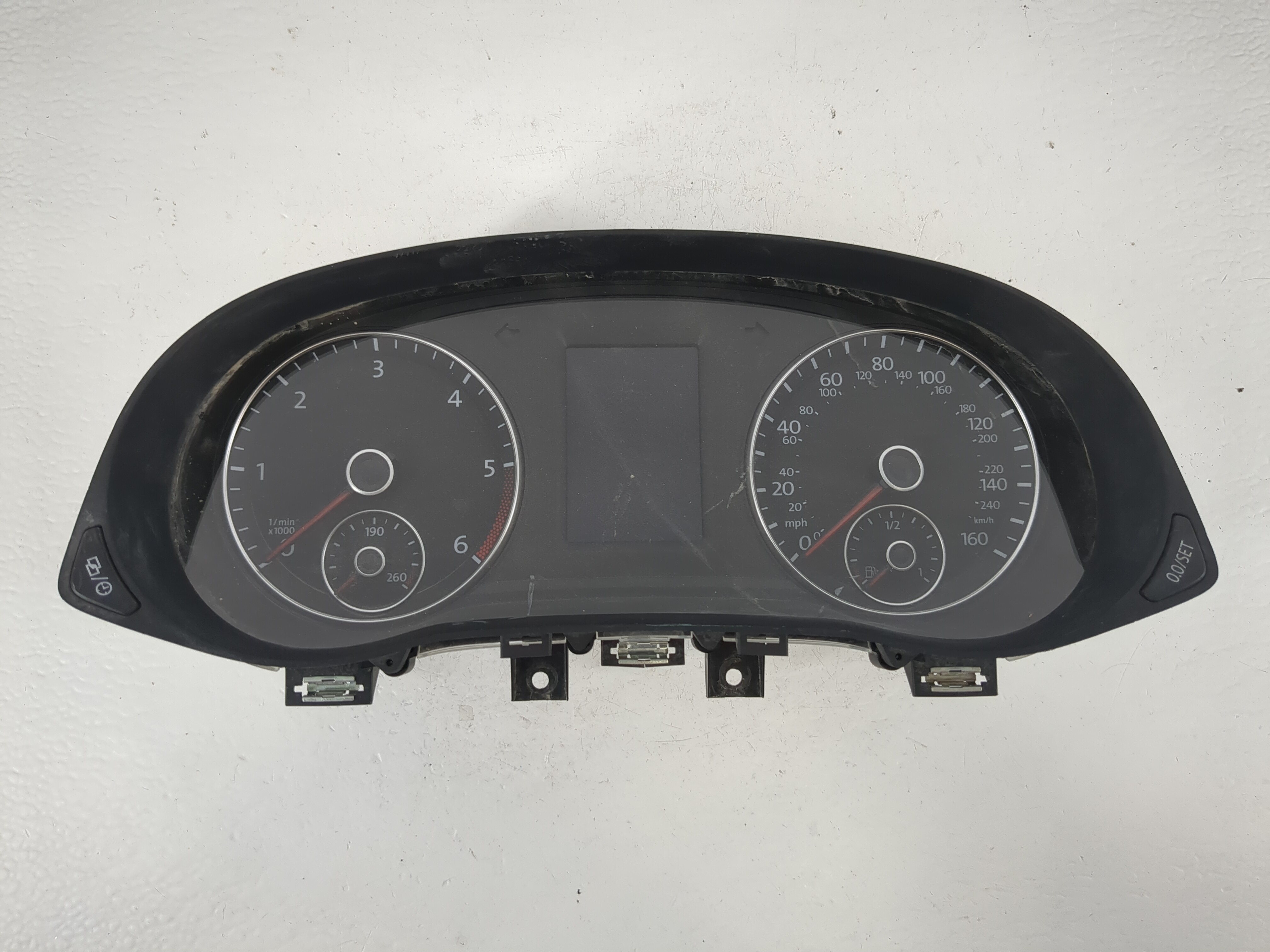 2013-2014 Volkswagen Passat Speedometer Instrument Cluster Gauges 1162099 - Oemusedautoparts1.com