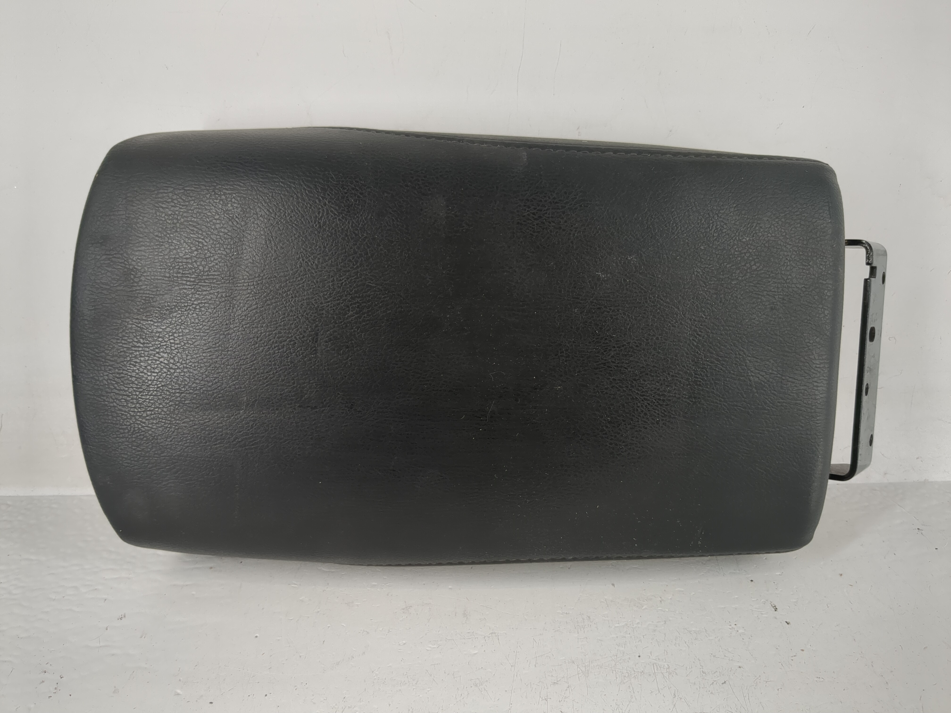 2016-2016 Nissan Rogue Center Console Armrest Cover Lid Black 1162134 - Oemusedautoparts1.com