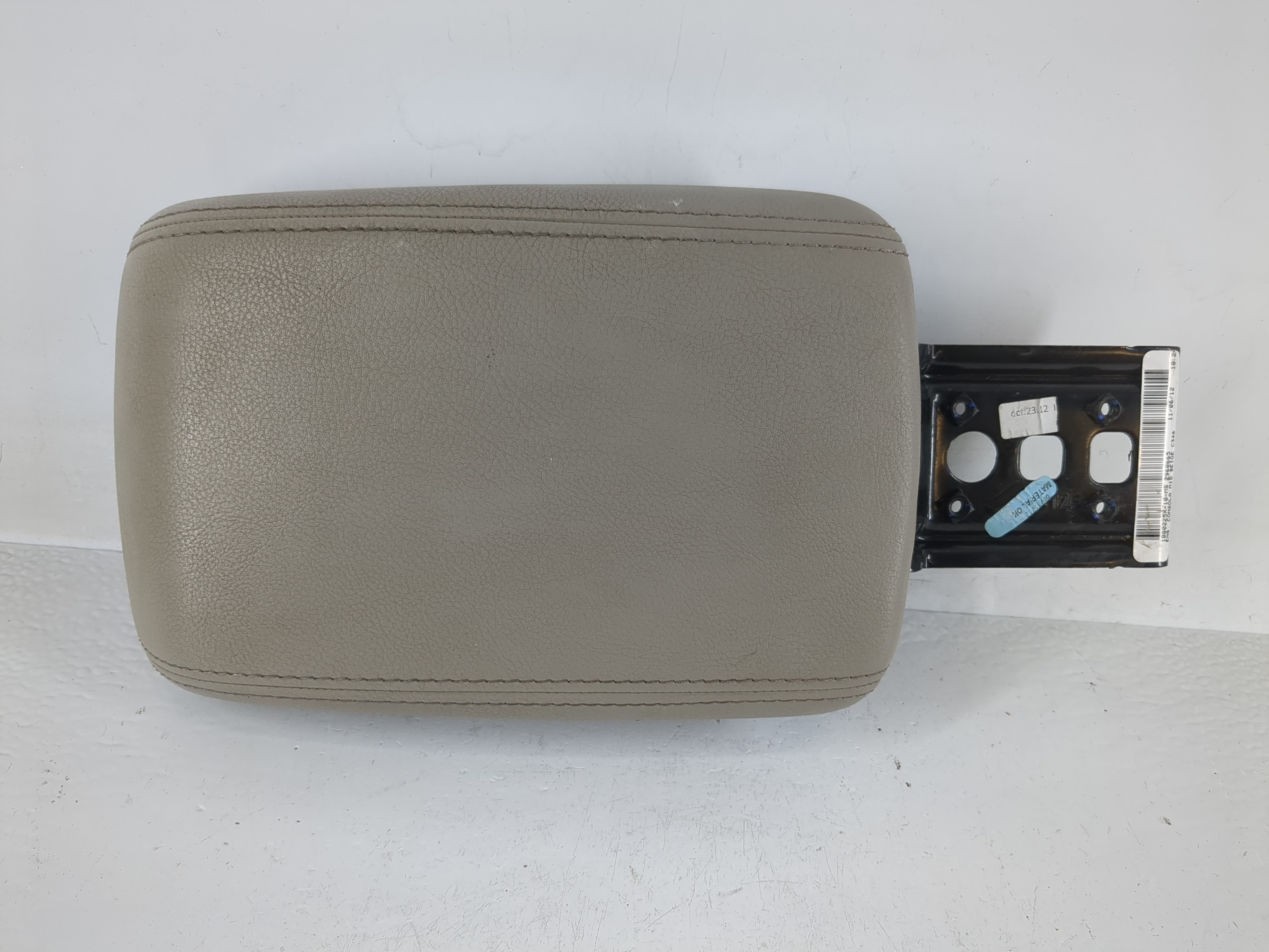 2012-2014 Ford Focus Center Console Armrest Cover Lid Grey 1162138 - Oemusedautoparts1.com