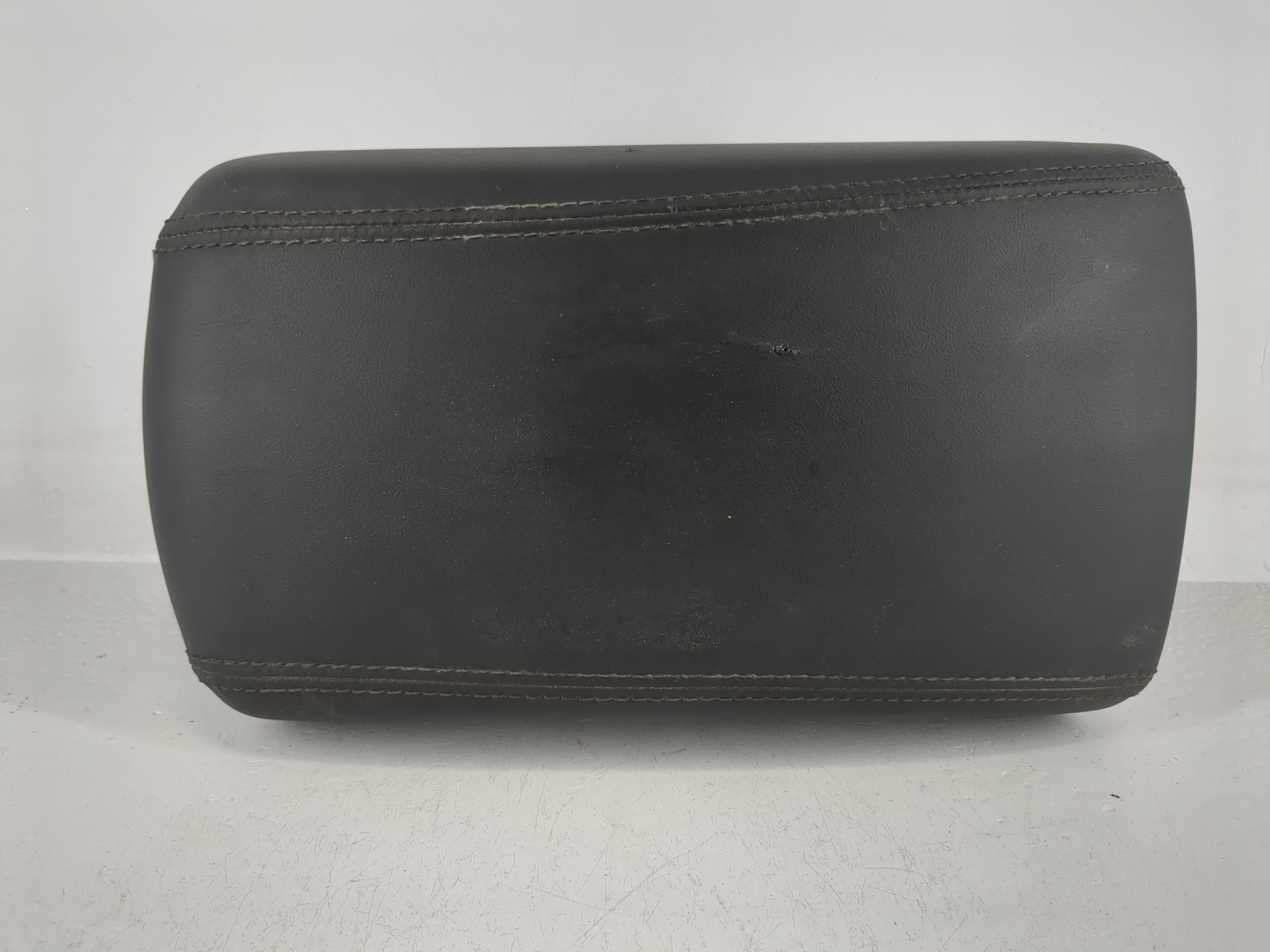 2016-2021 Hyundai Tucson Center Console Armrest Cover Lid Gray 1162141 - Oemusedautoparts1.com