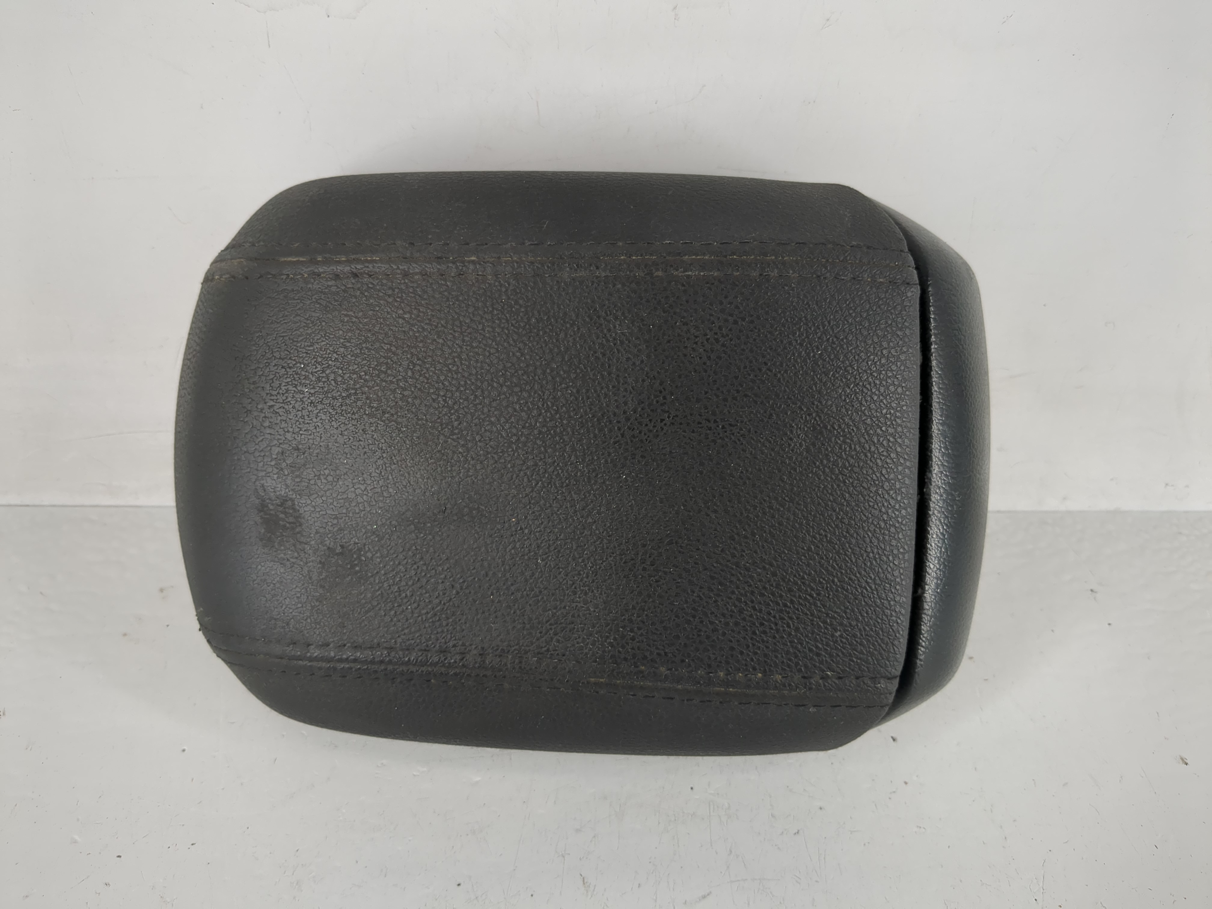 2011-2012 Chevrolet Cruze Center Console Armrest Cover Lid Gray 1162142 - Oemusedautoparts1.com