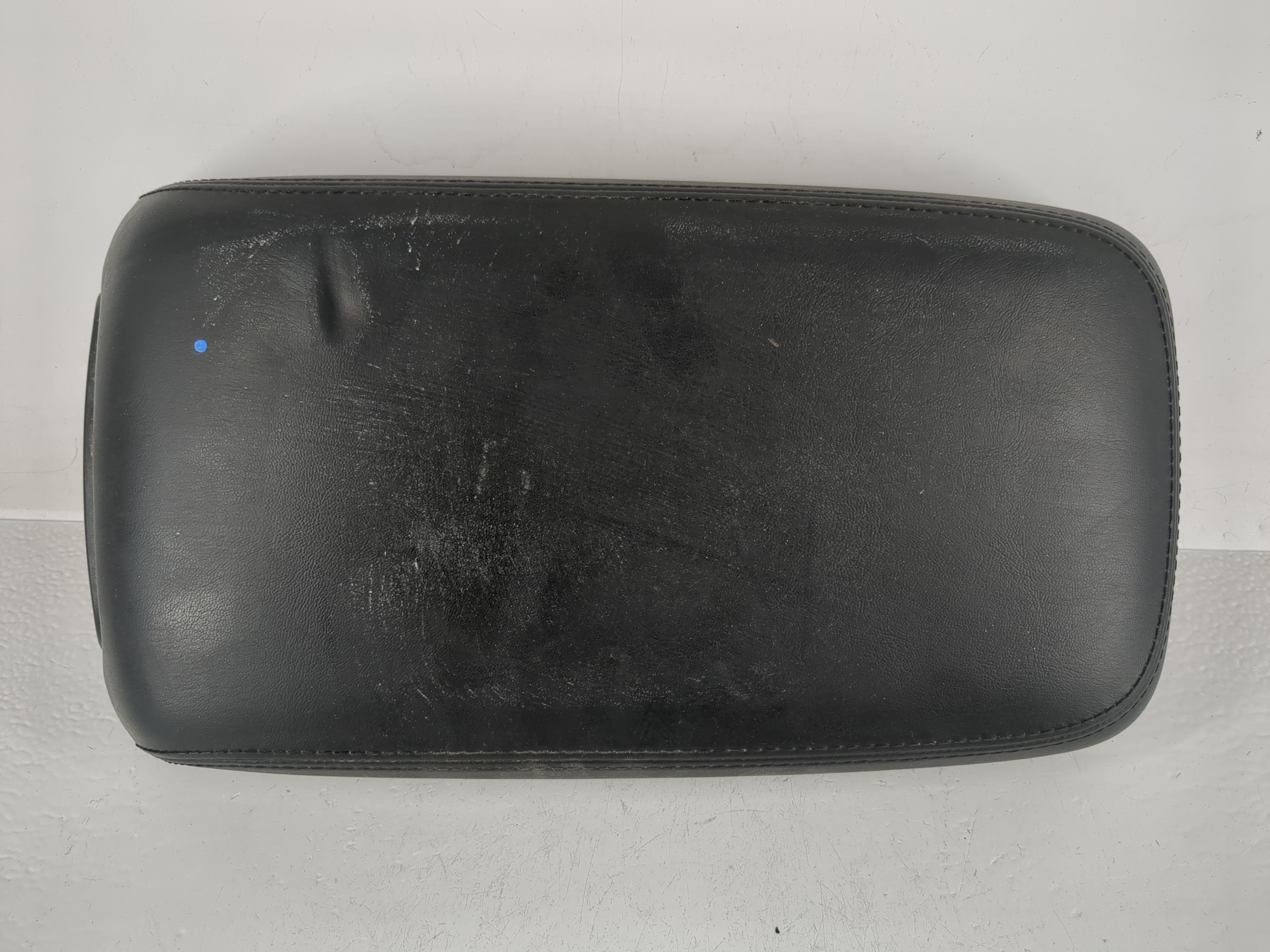 2015-2022 Chrysler 300 Center Console Armrest Cover Lid Black 1162151 - Oemusedautoparts1.com