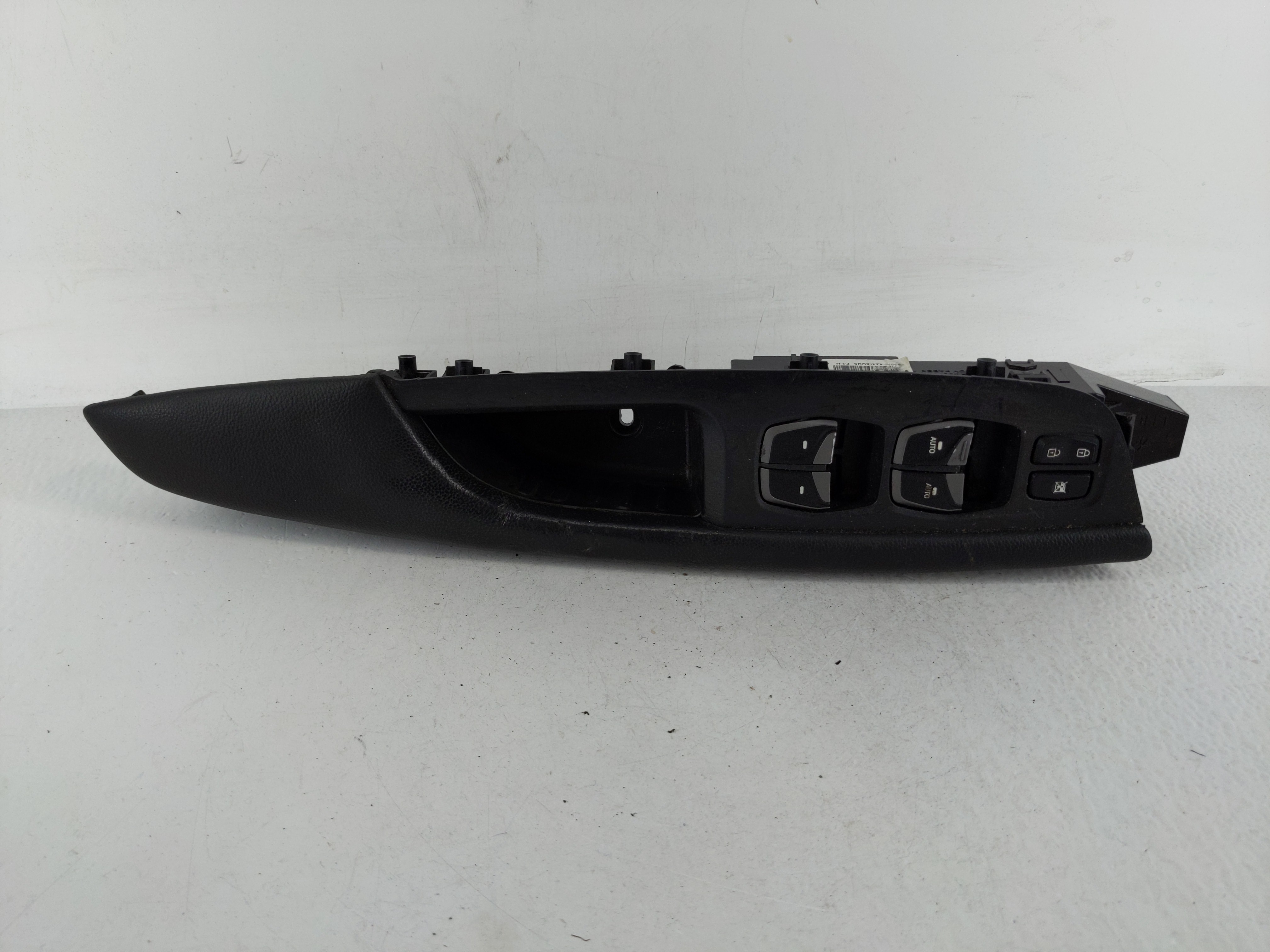 2013-2018 Hyundai Santa Fe Driver Left Door Master Power Window Switch 1162177 - Oemusedautoparts1.com