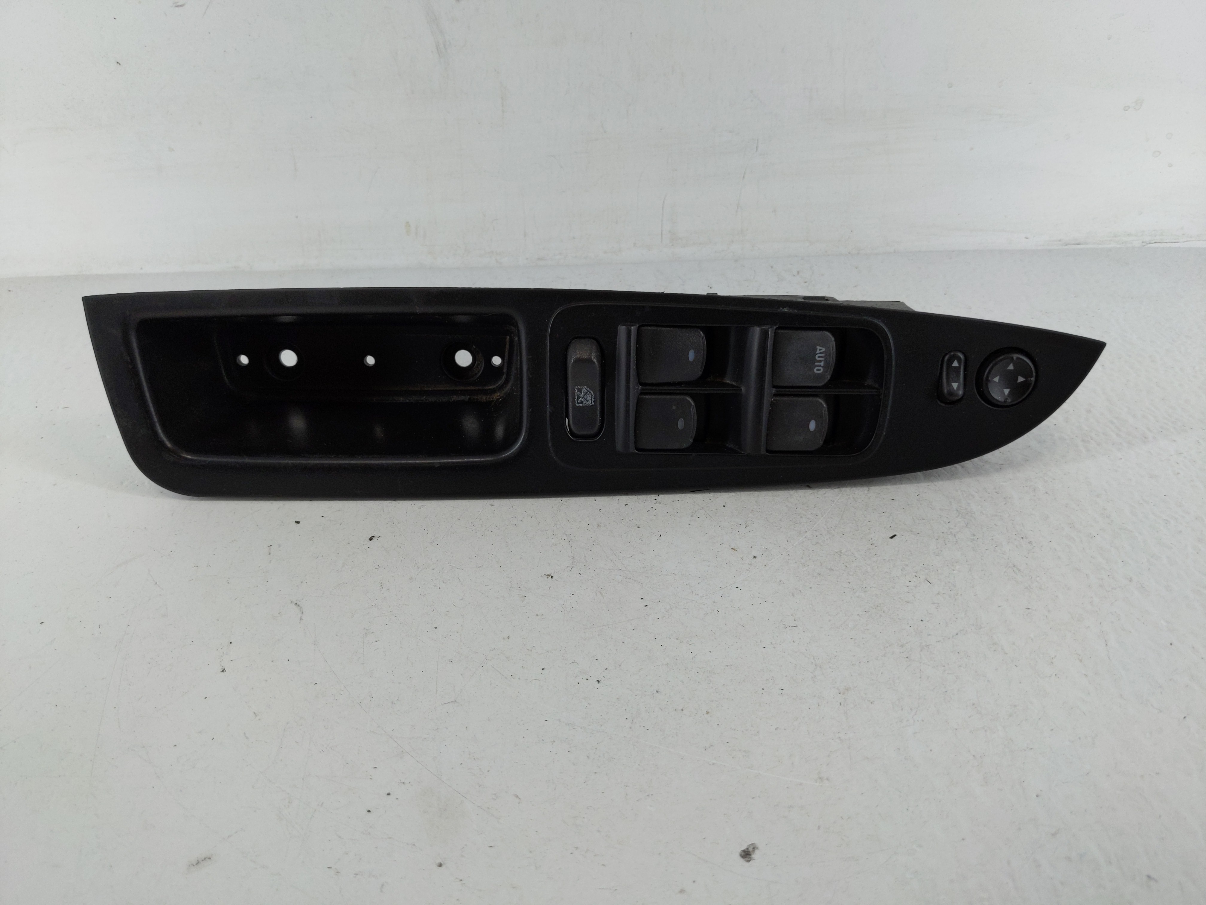 2010-2012 Chevrolet Malibu Driver Left Door Master Power Window Switch 1162180 - Oemusedautoparts1.com