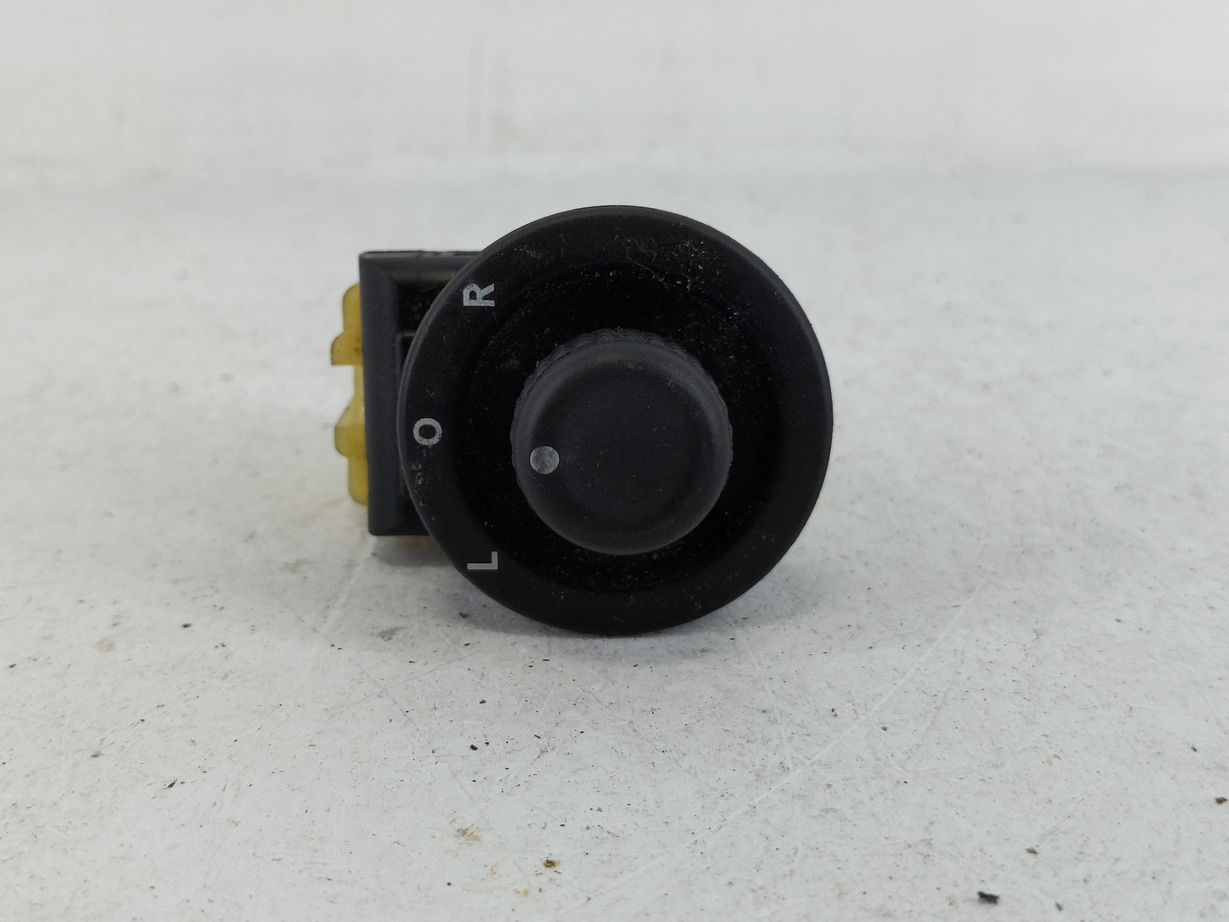 2011-2014 Chrysler 200 Driver Left Door Master Power Window Switch 1162183 - Oemusedautoparts1.com