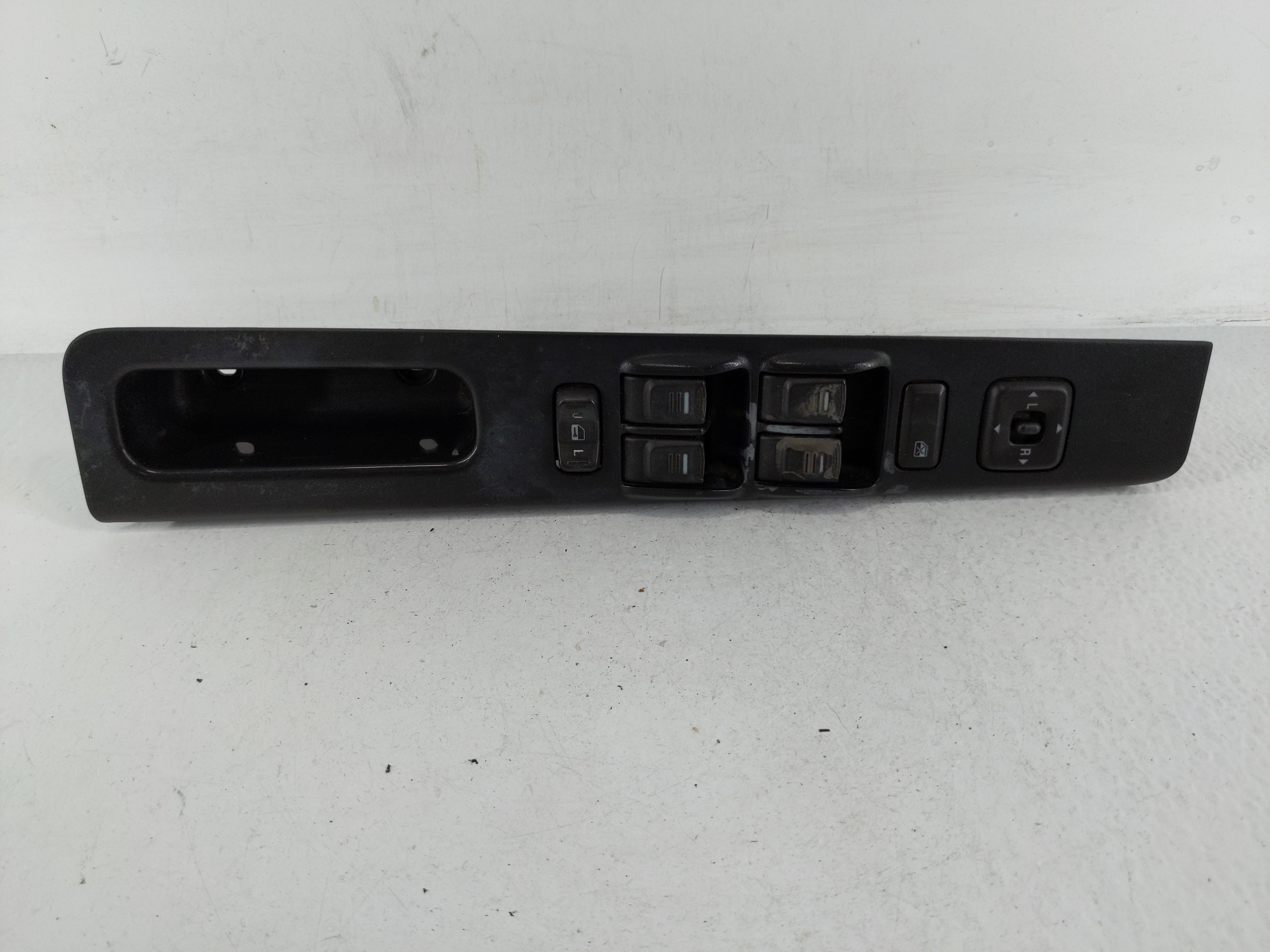 2004-2012 Gmc Canyon Driver Left Door Master Power Window Switch 1162205 - Oemusedautoparts1.com
