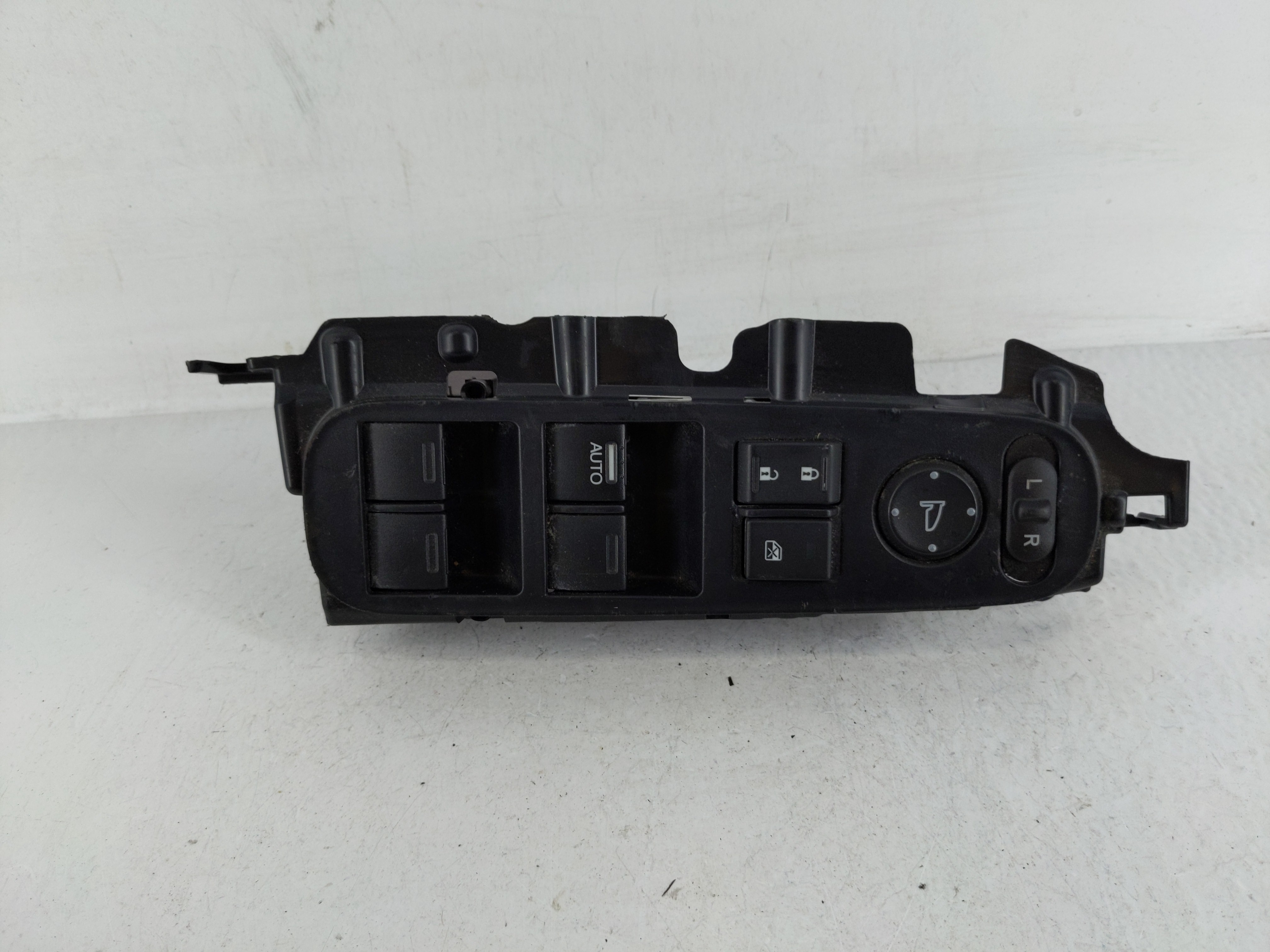 2016-2022 Honda Hr-v Driver Left Door Master Power Window Switch 1162210 - Oemusedautoparts1.com